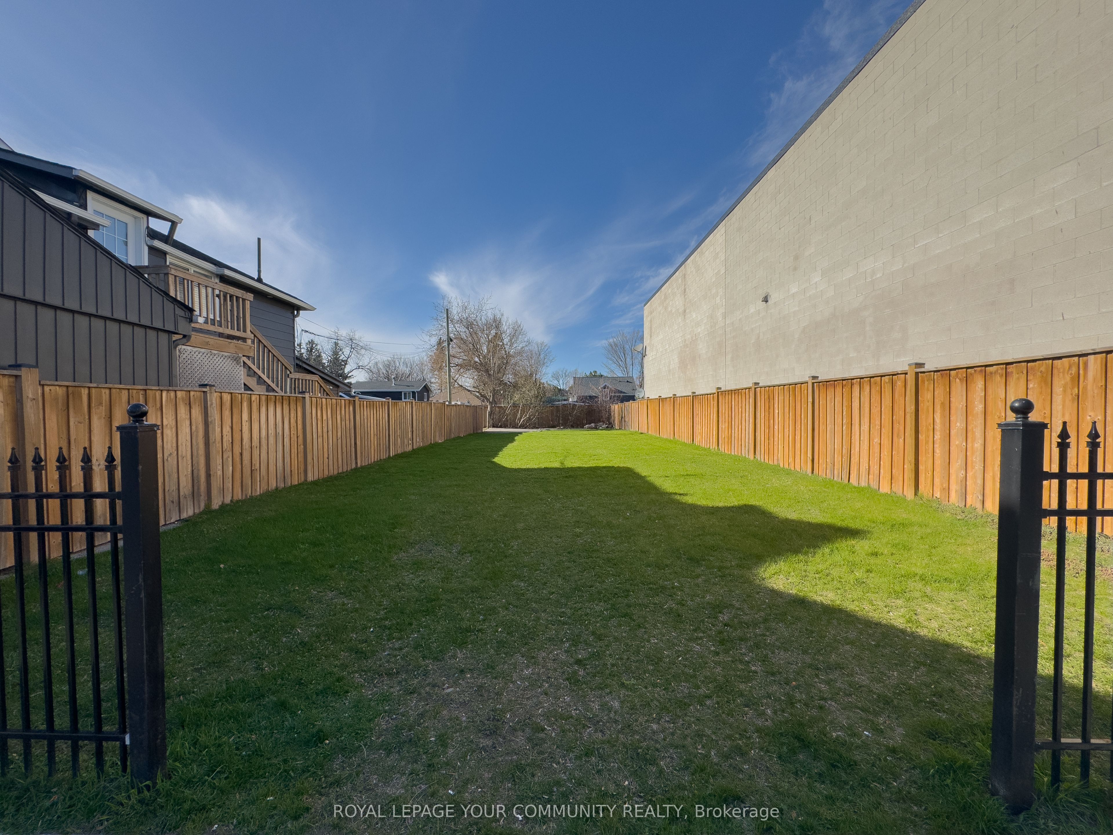 934 Lake Drive E Property Photo