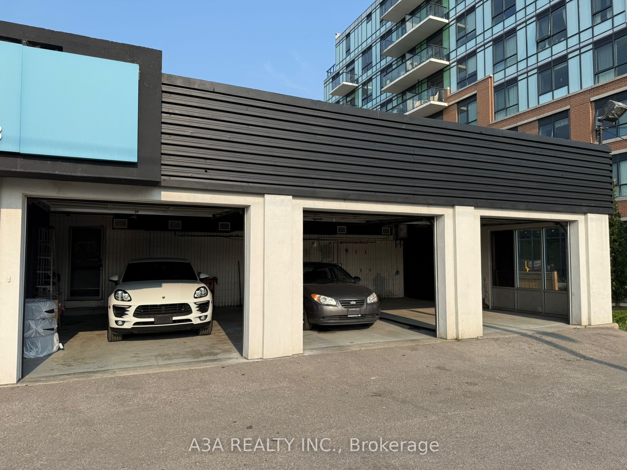 11623 Yonge Street South Property Photo 1