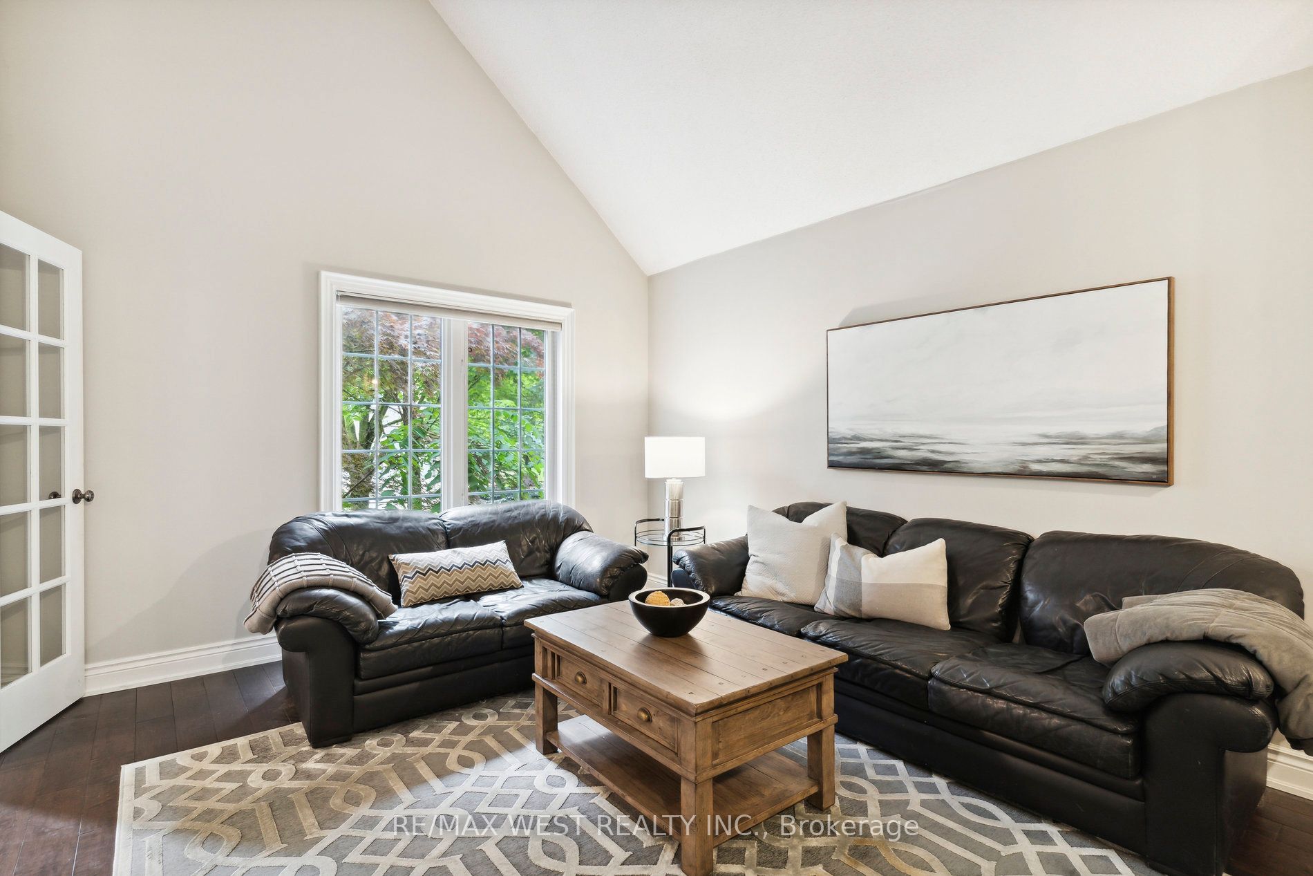 18 Harrowsmith Place Property Photo 3
