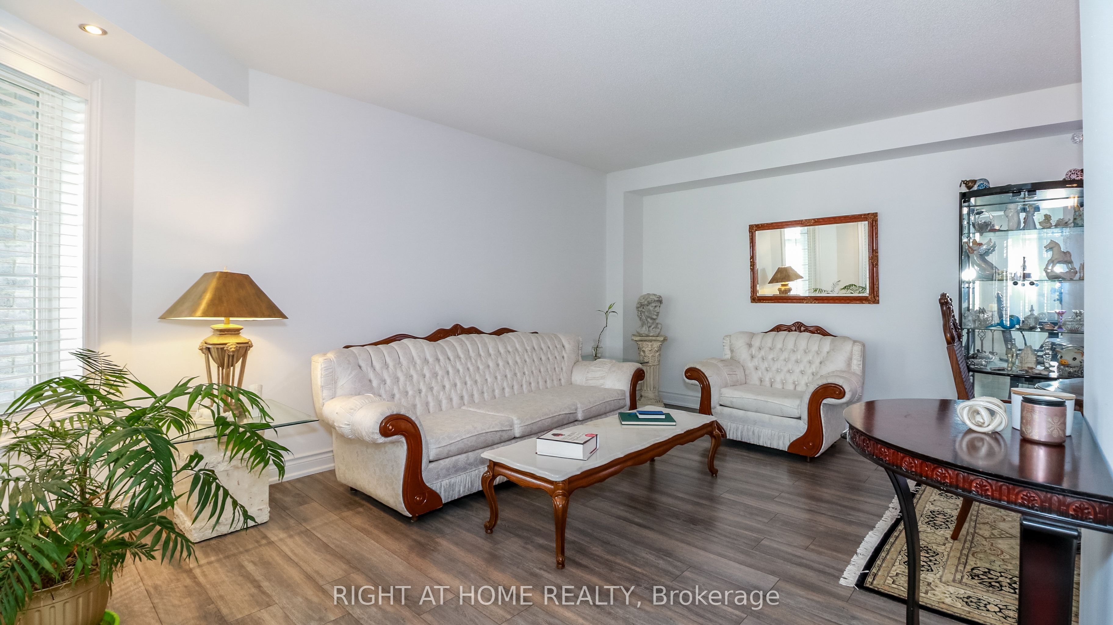 2072 Wilson Street Property Photo 2