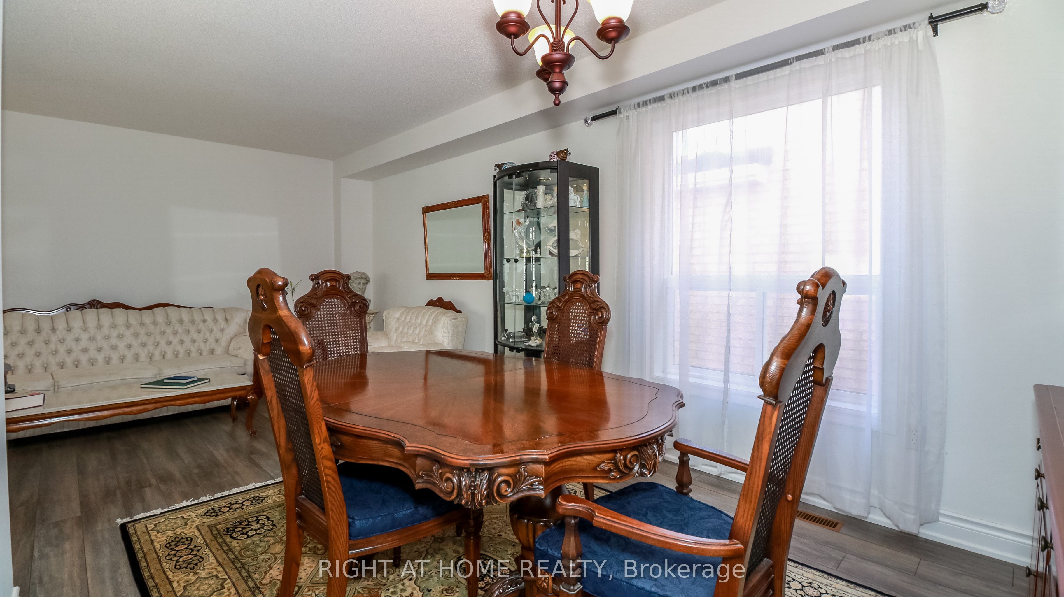 2072 Wilson Street Property Photo 4