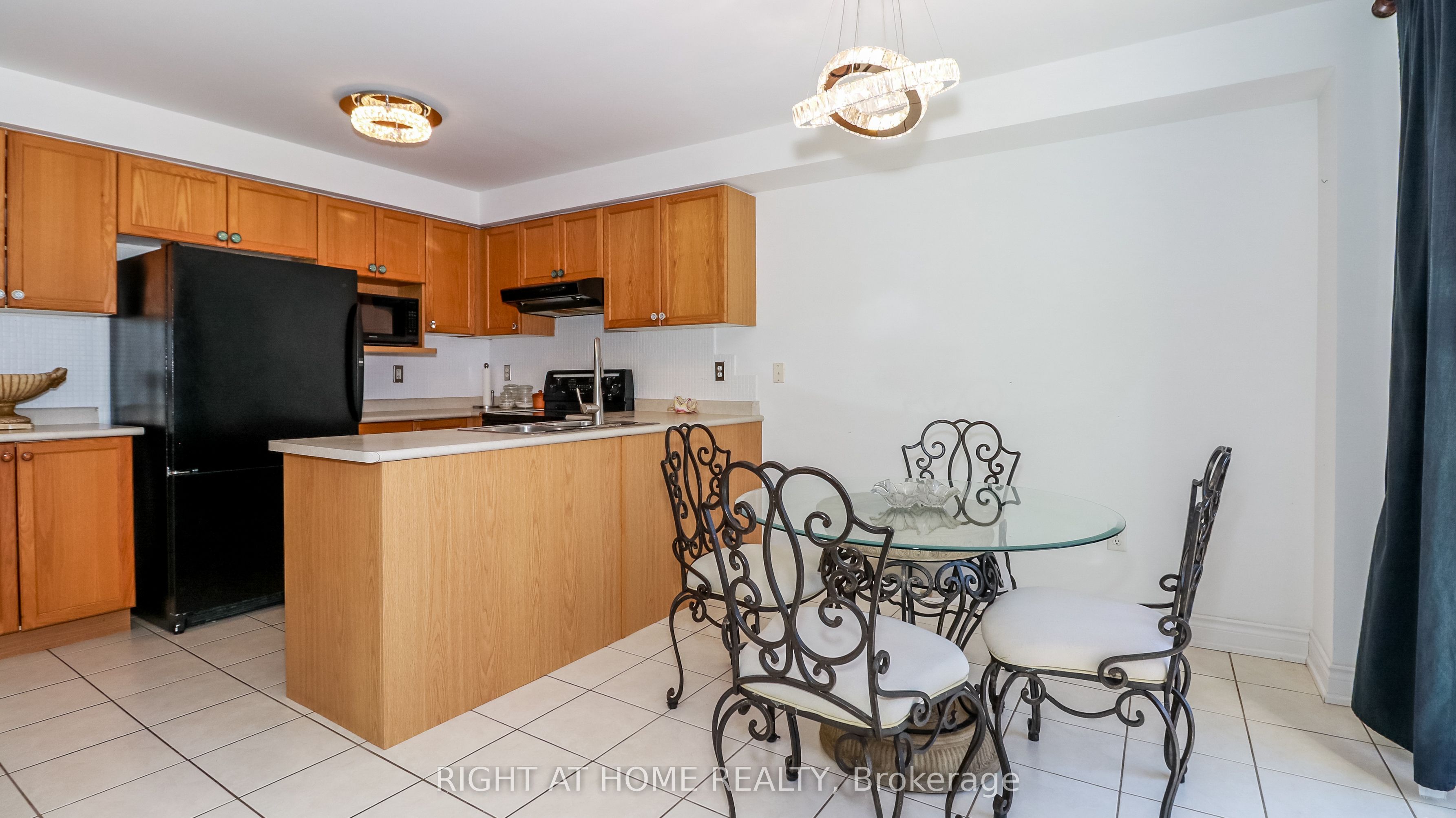 2072 Wilson Street Property Photo 5