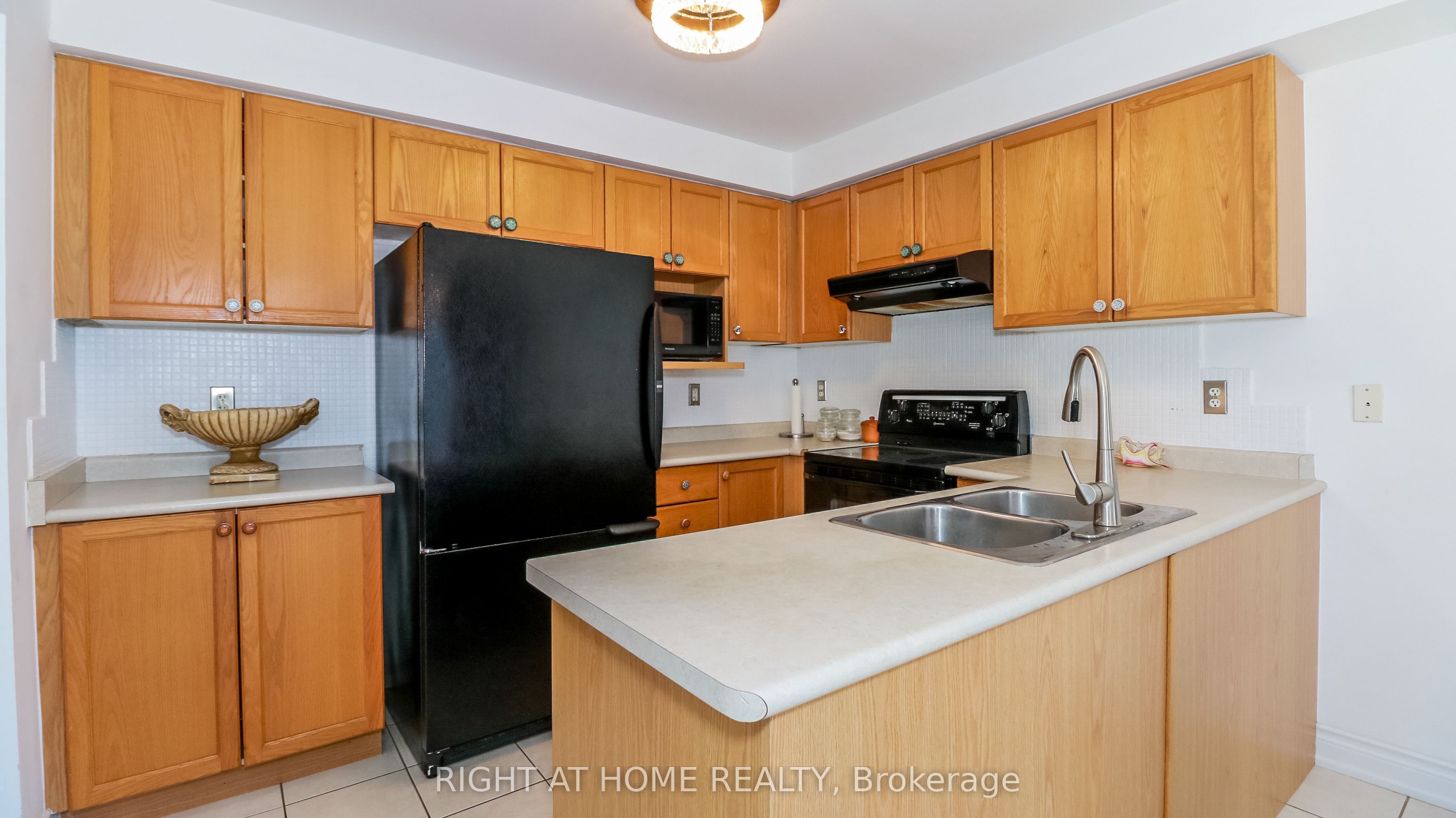 2072 Wilson Street Property Photo 6