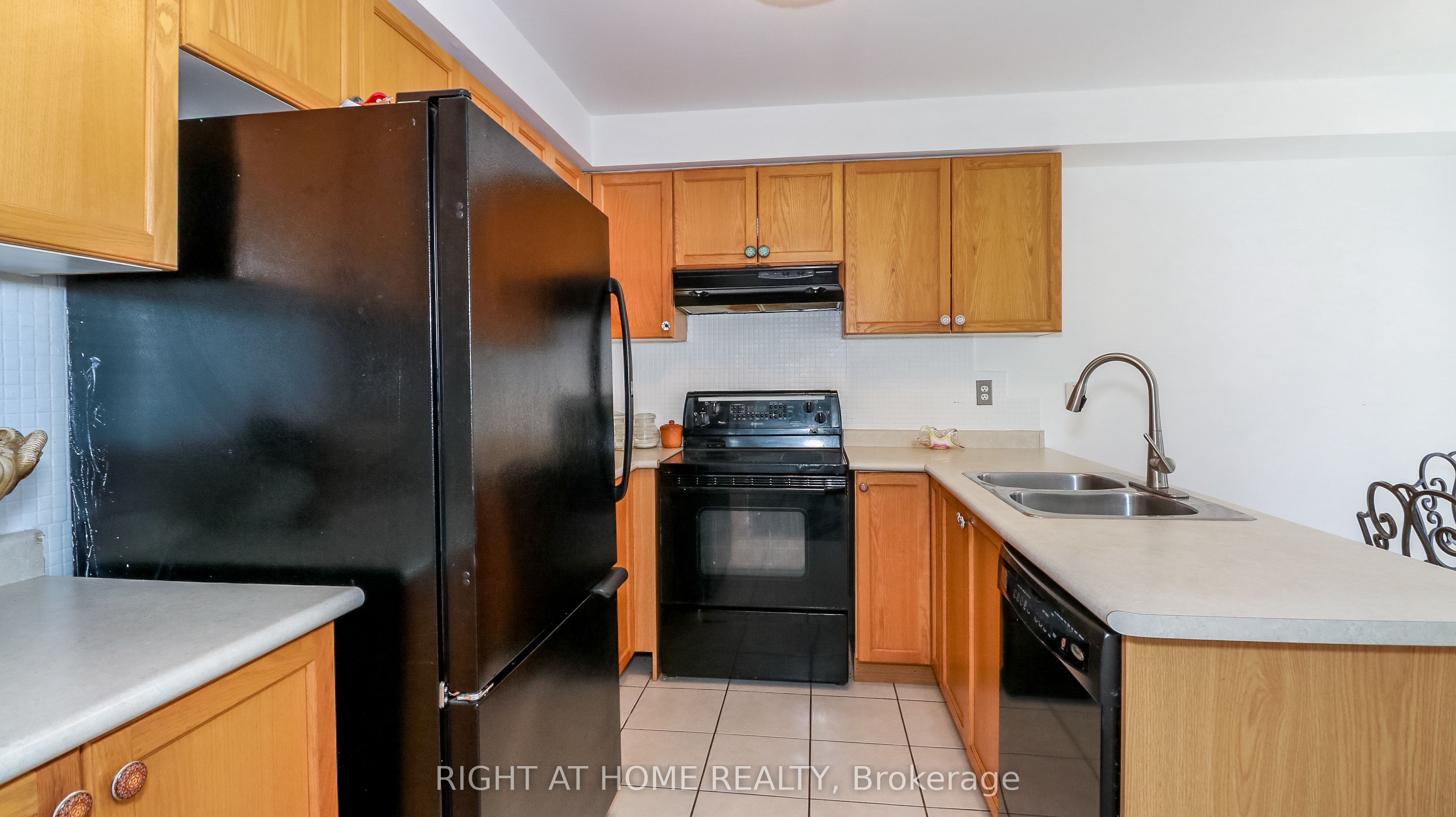 2072 Wilson Street Property Photo 7