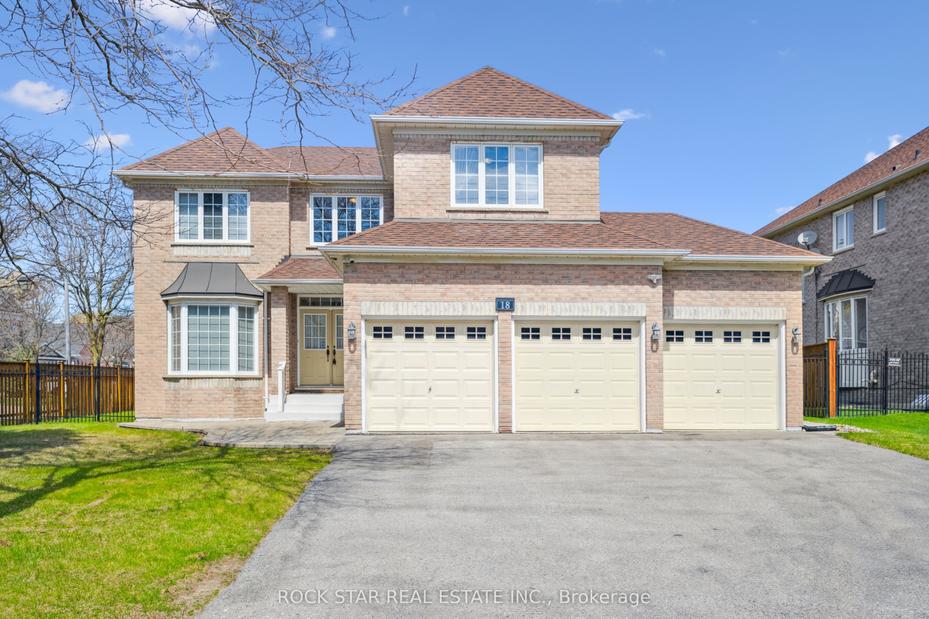 18 Burndenford Cres Property Photo 1