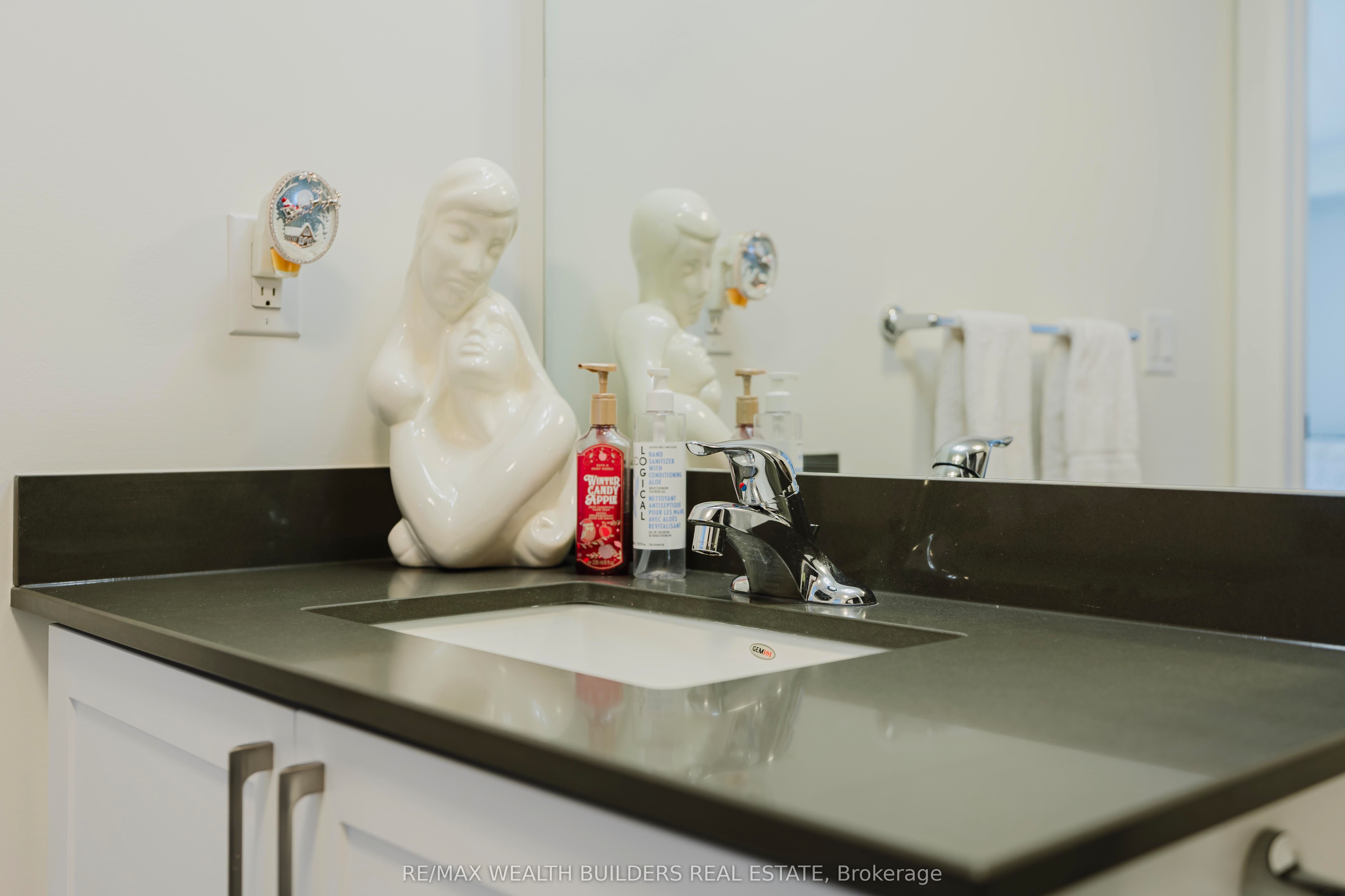 #2216 - 481 Rupert Avenue Property Photo 14