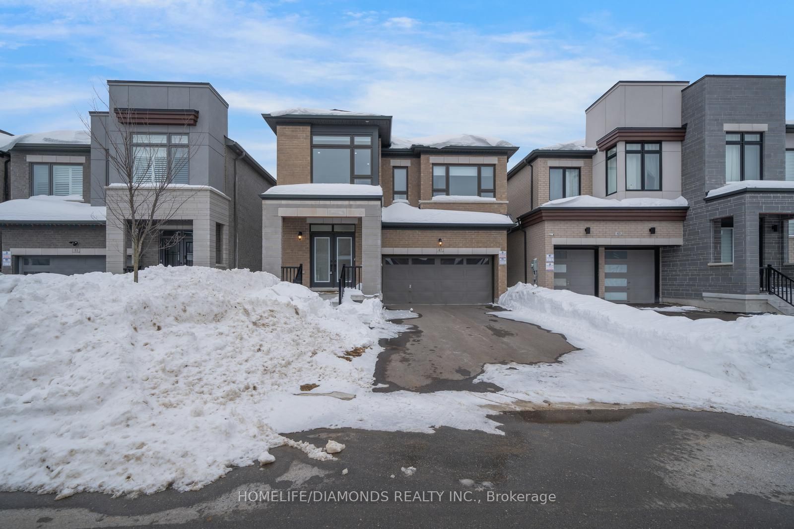 47 SUTTONRAIL Way Property Photo 1