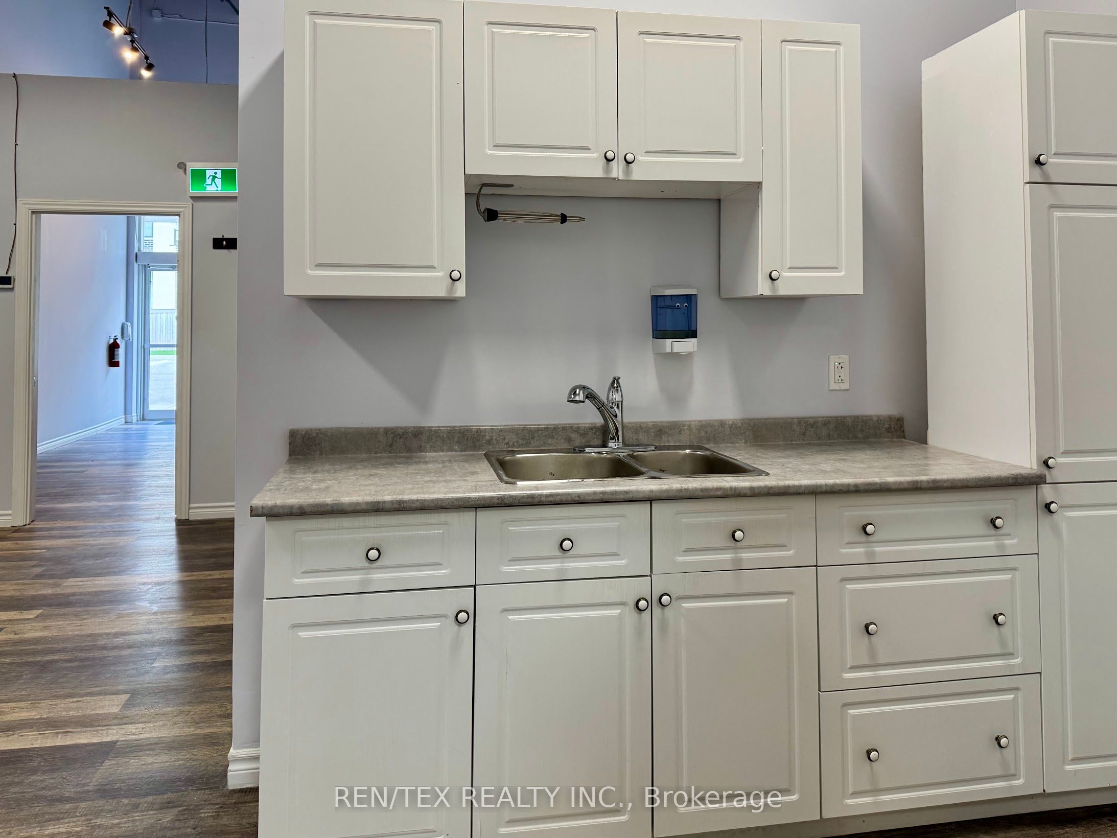 155 Mostar St Property Photo 12