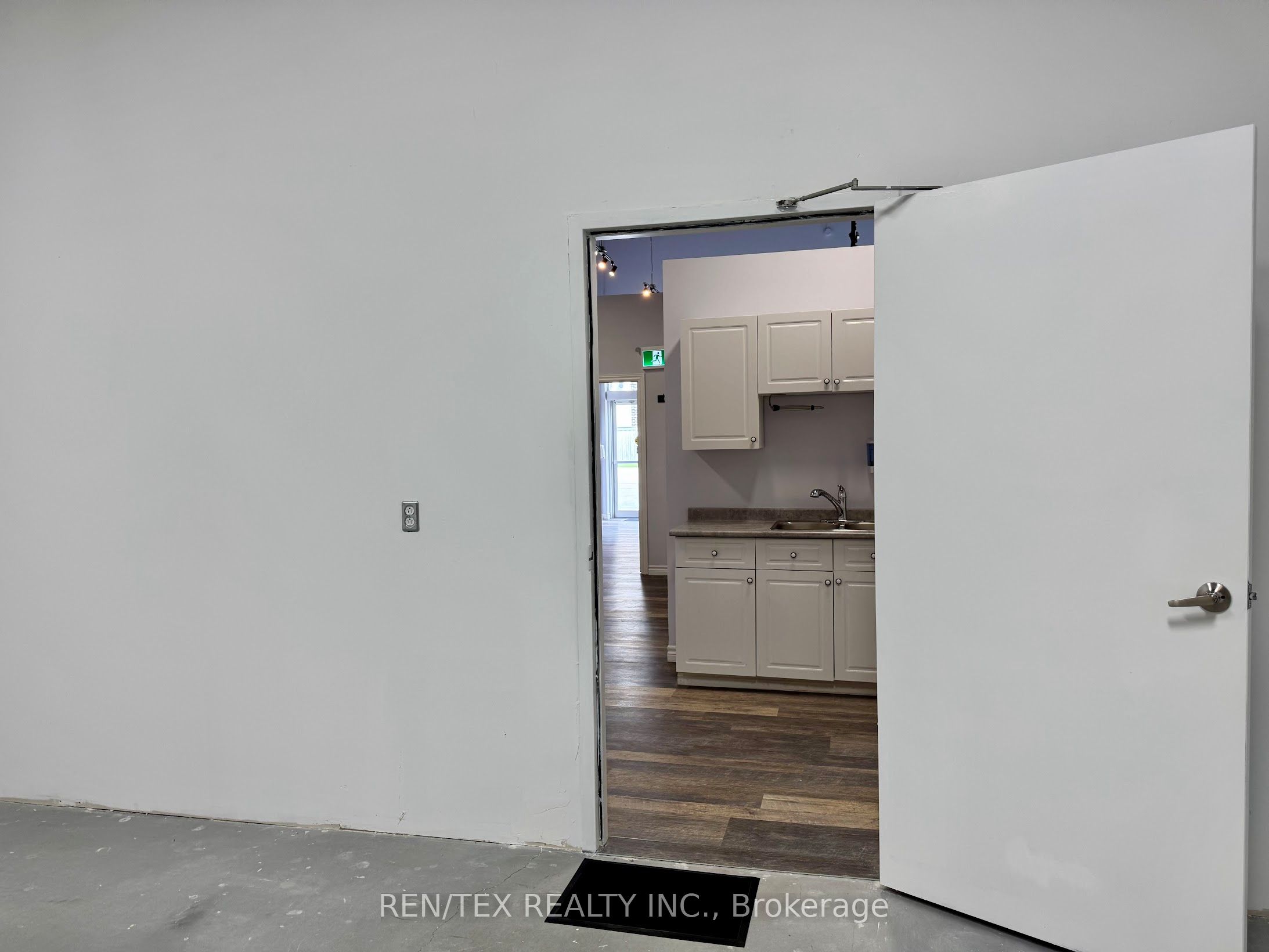 155 Mostar St Property Photo 14