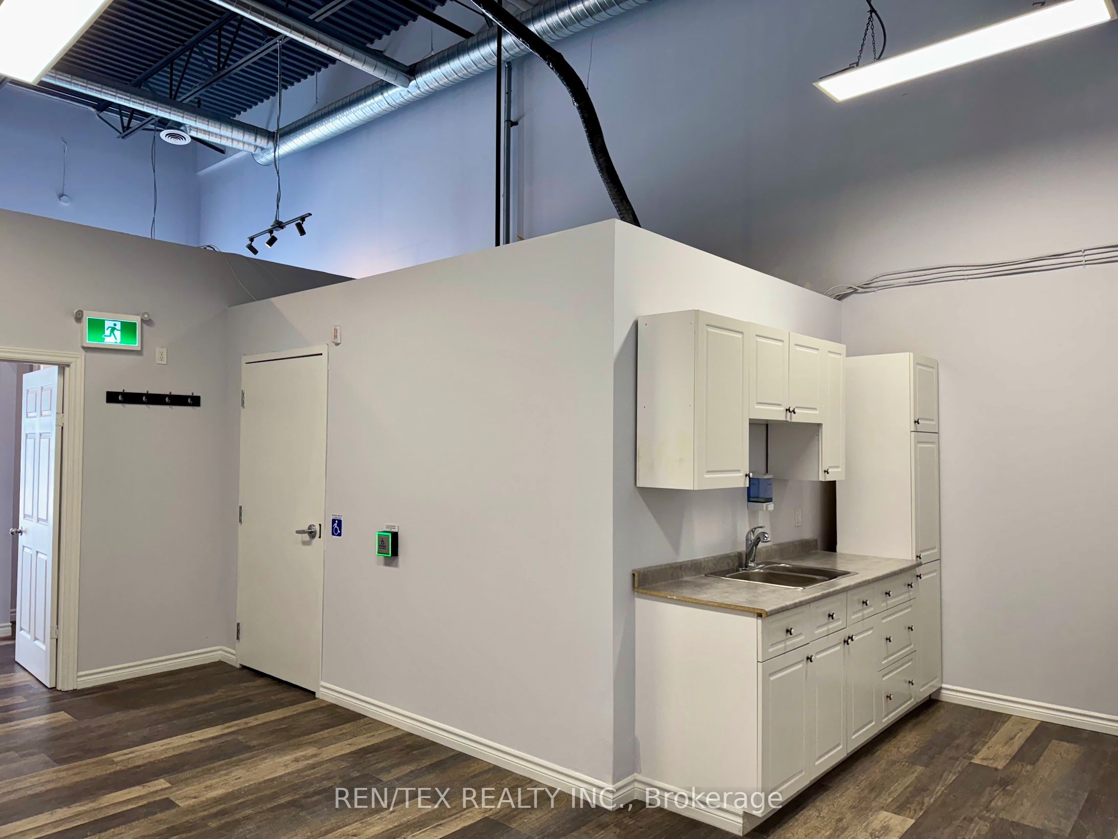 155 Mostar Street 11 Property Photo 17