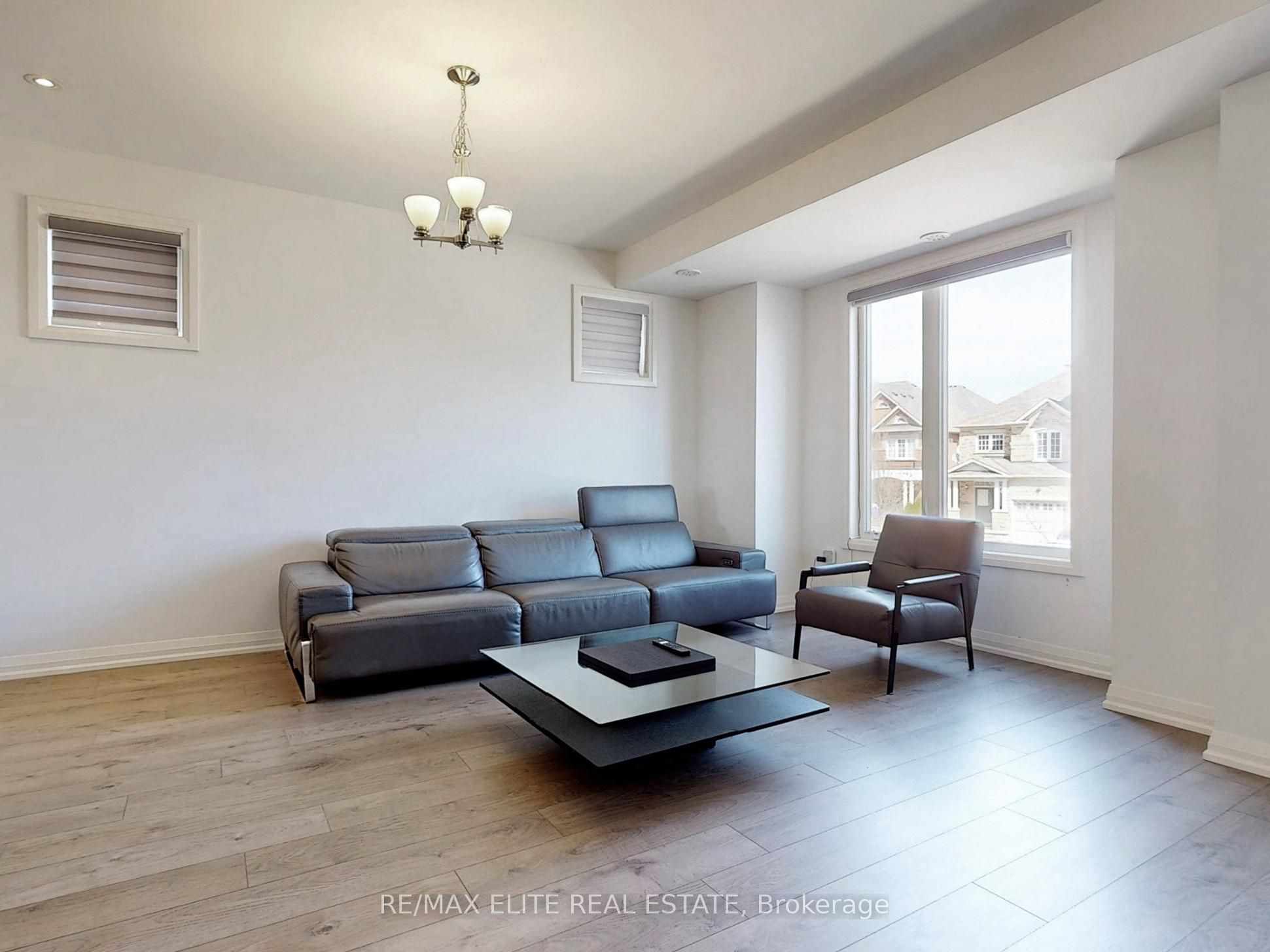 37 George Kirby Street Property Photo 2