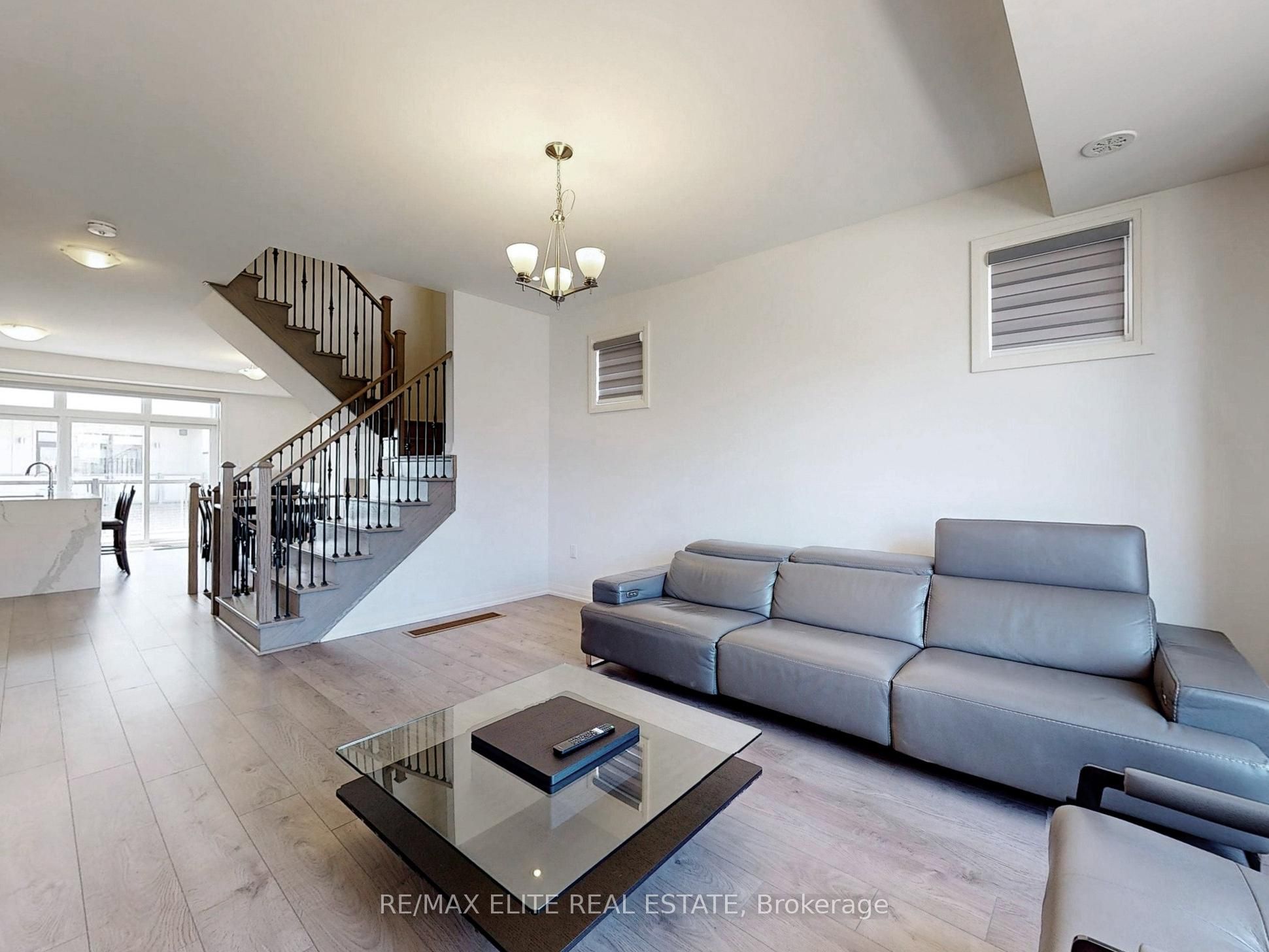 37 George Kirby Street Property Photo 3