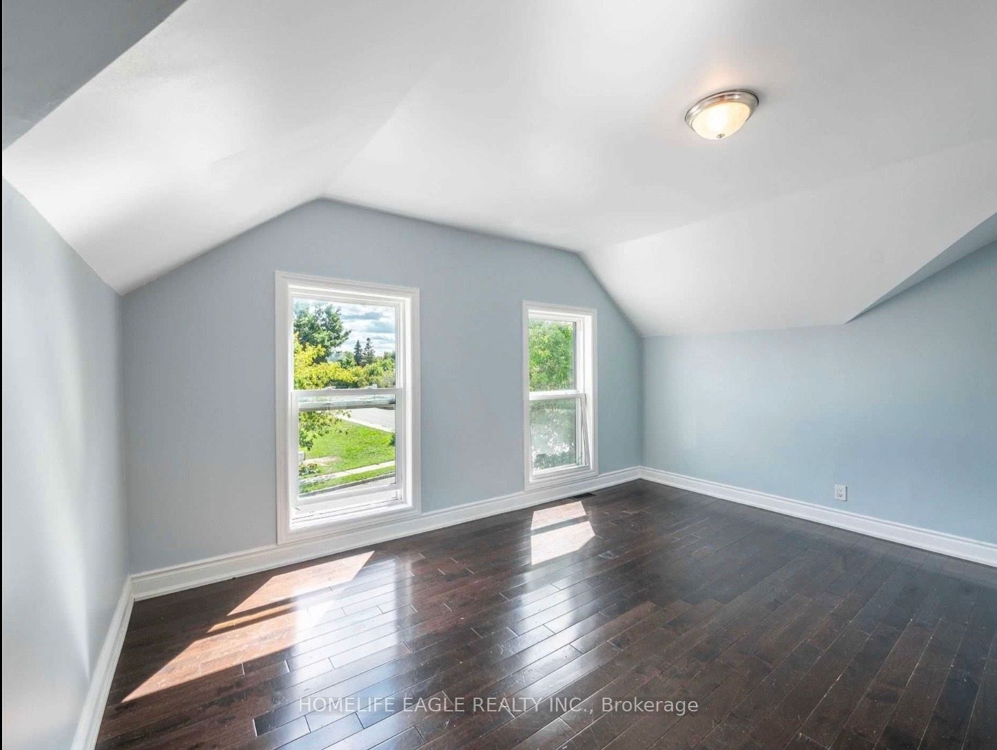 87 Simcoe Road Main Property Photo 5