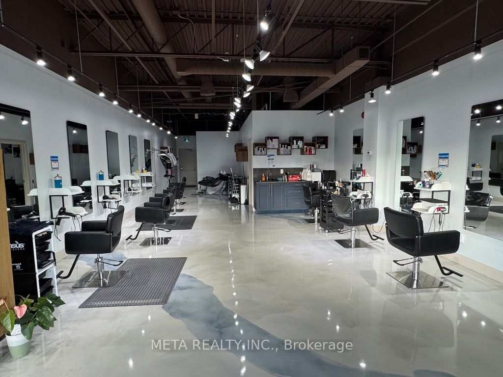 #18 - 390 Steeles Avenue Property Photo 1