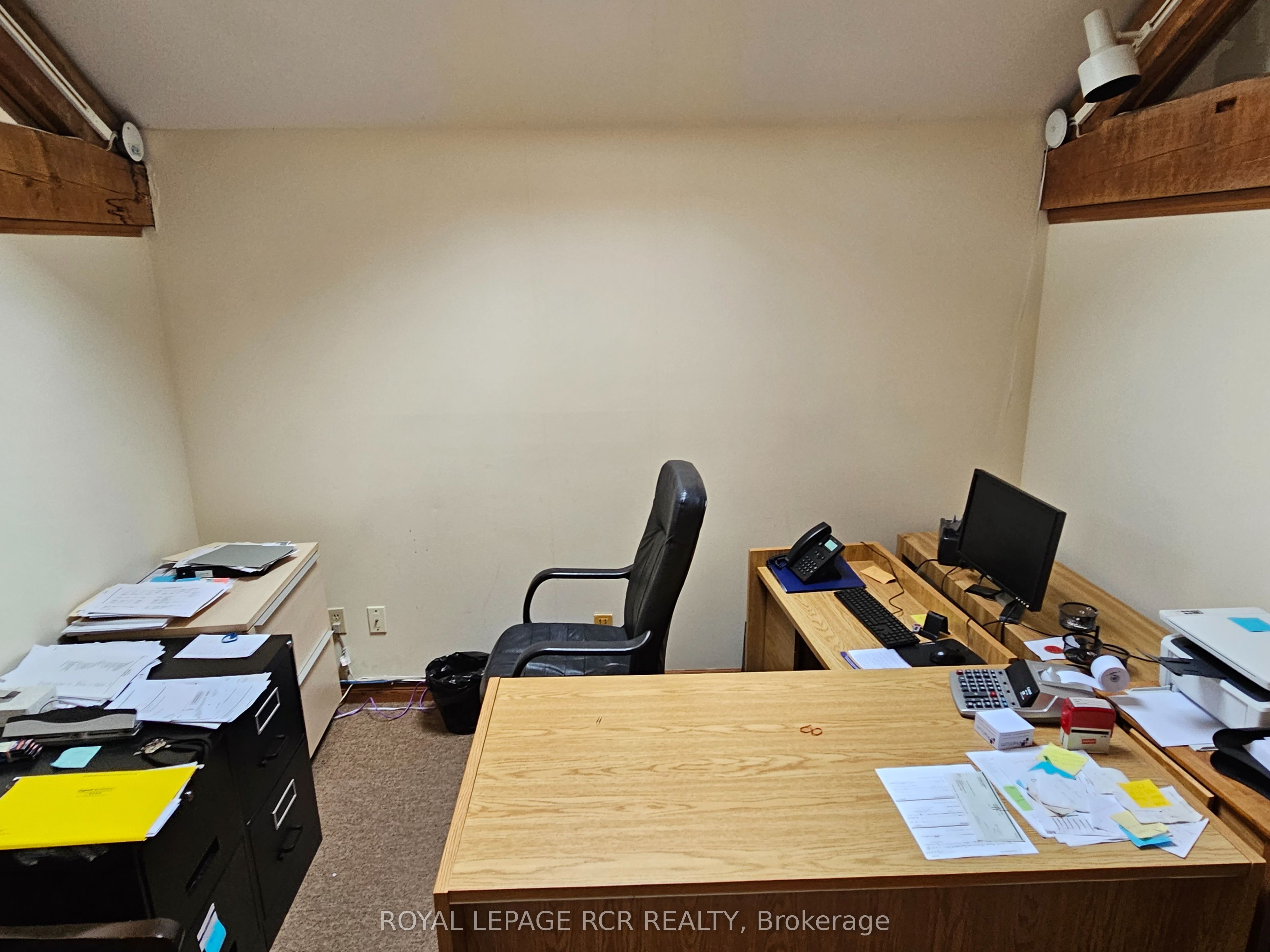 #upper 3 - 411 Queen Street Property Photo 5