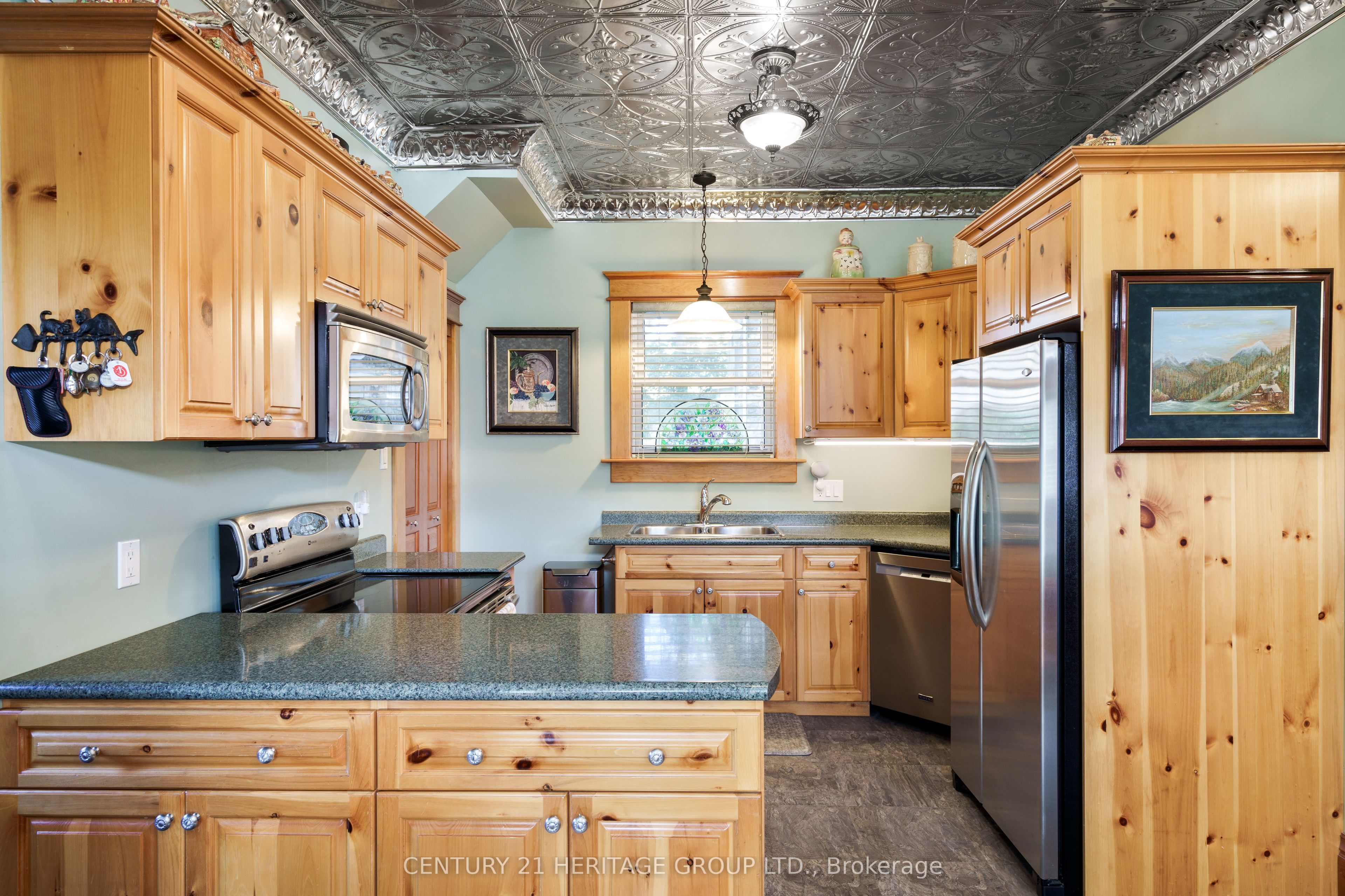 20314 Leslie Street Property Photo 7