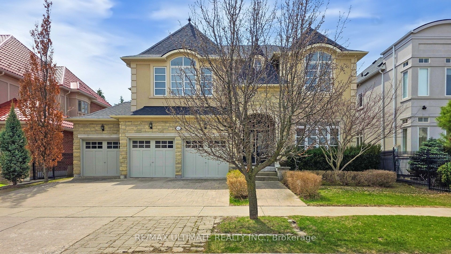 133 Cook's Mill Crescent Property Photo 2