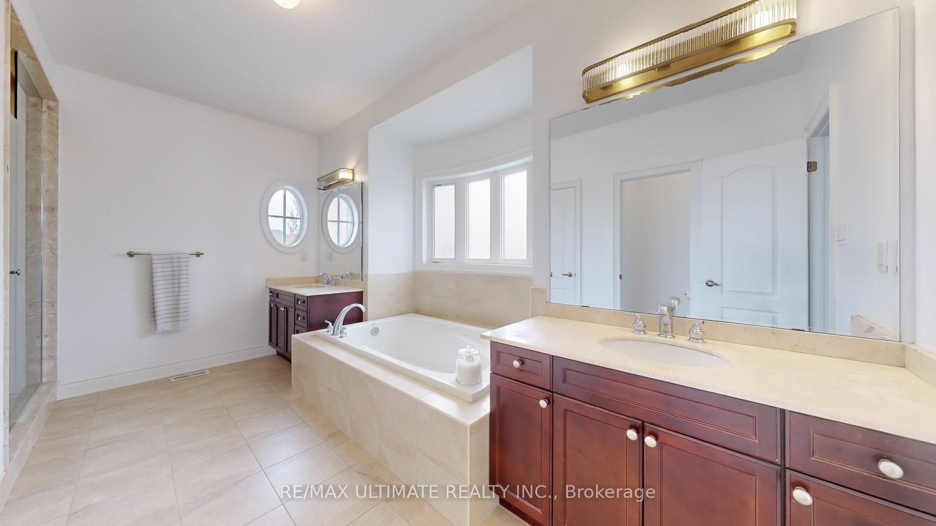 133 Cook's Mill Crescent Property Photo 22