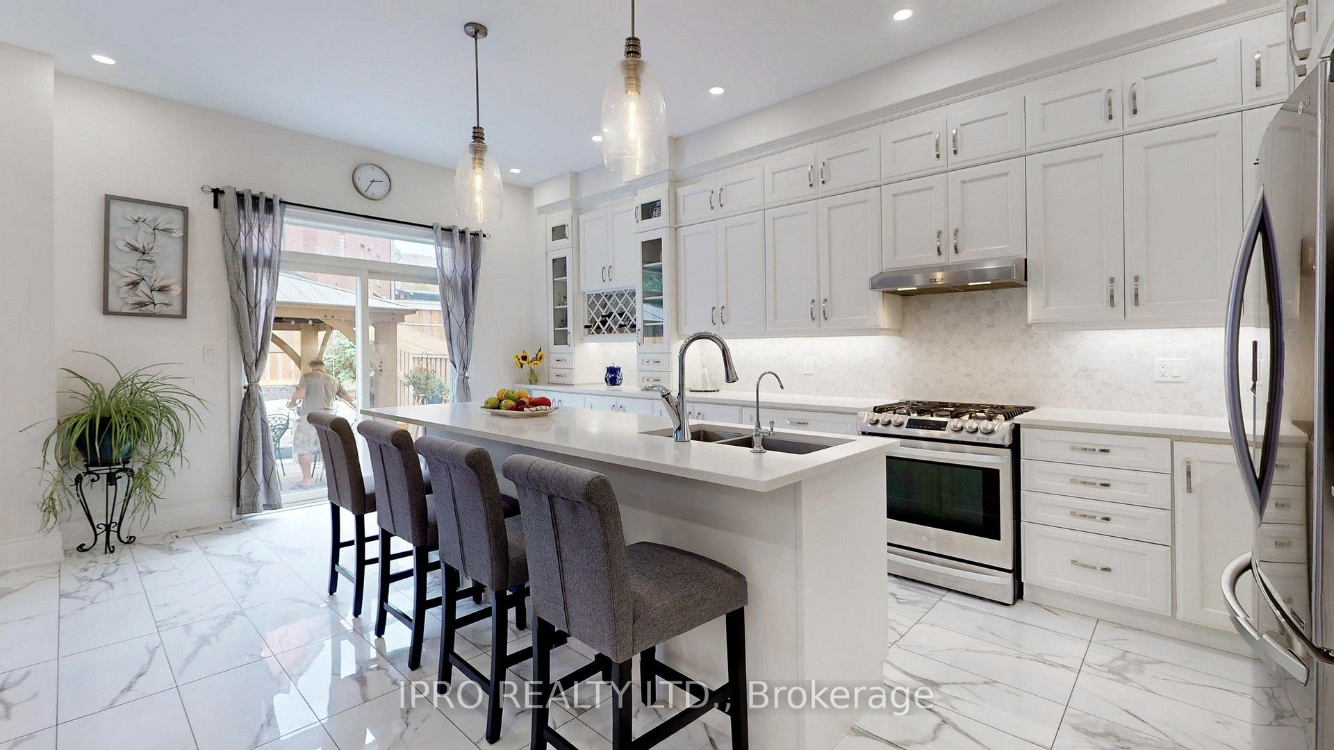 20 Clara May Avenue Property Photo 8