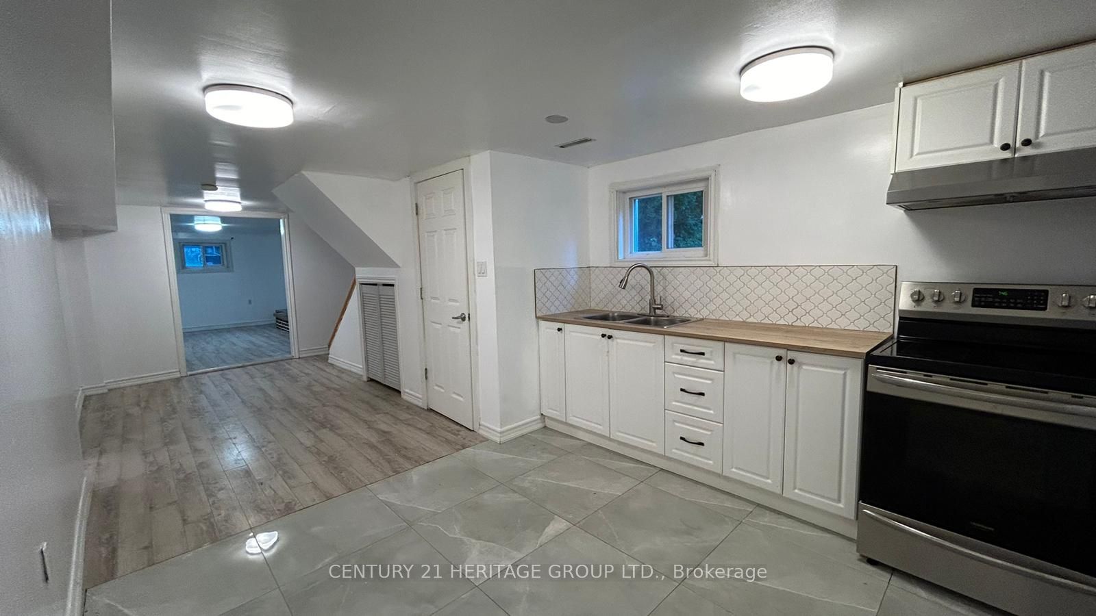 #b - 627 Red Deer Street Property Photo 2
