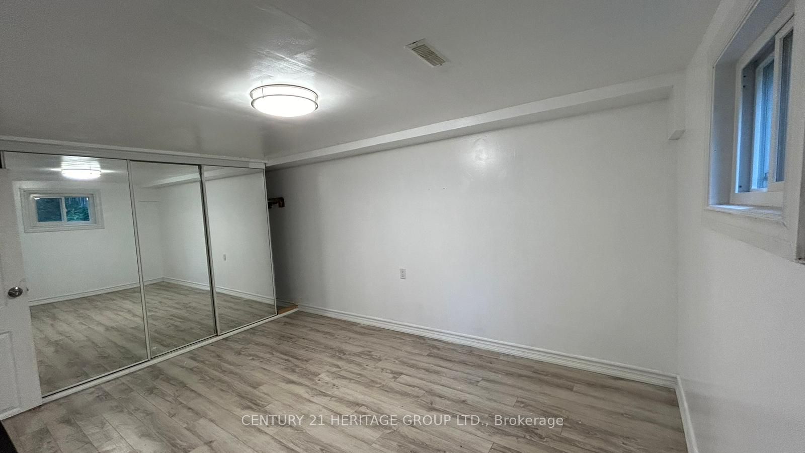#b - 627 Red Deer Street Property Photo 4