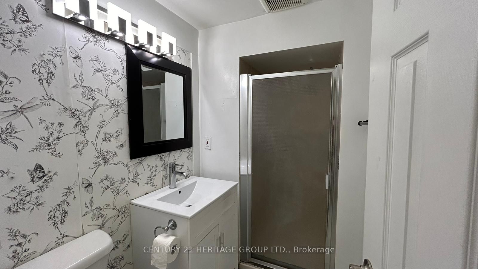#b - 627 Red Deer Street Property Photo 5