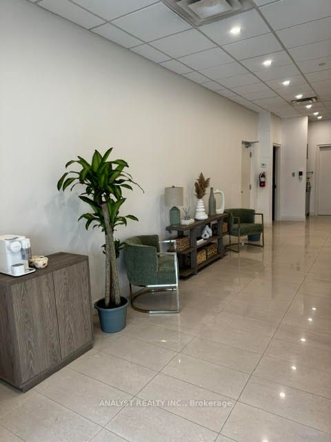 81 Zenway Boulevard 3a Property Photo 5