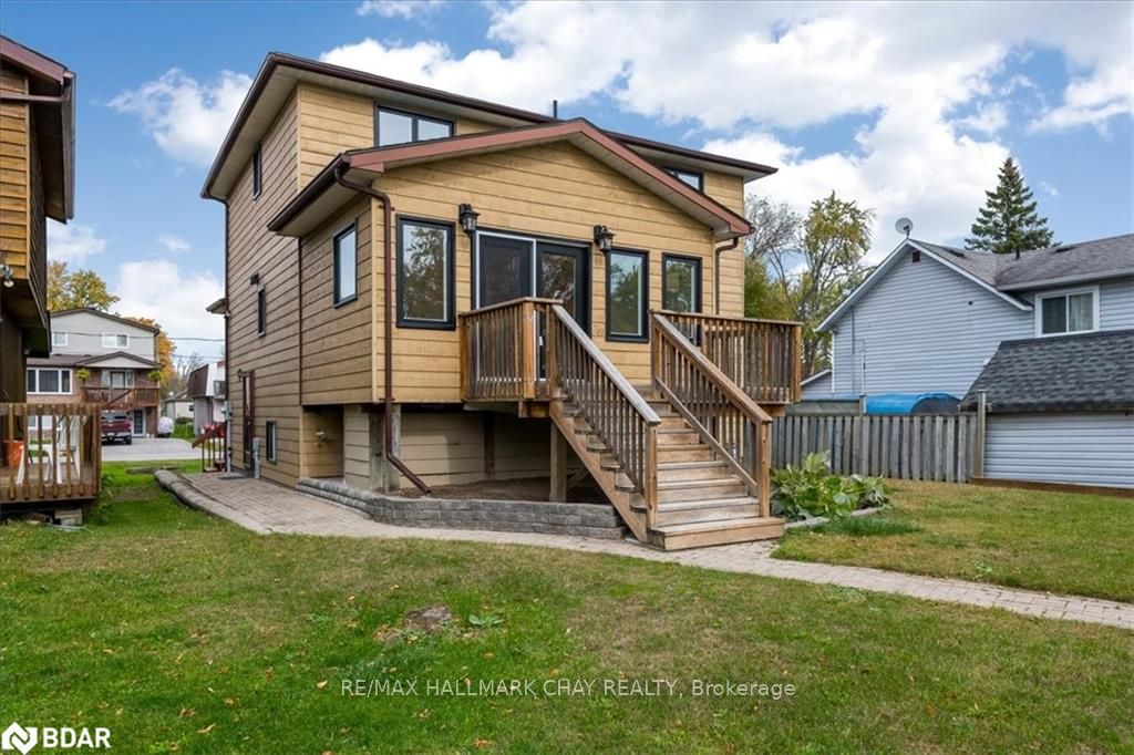 1063 WOOD Street Property Photo 1