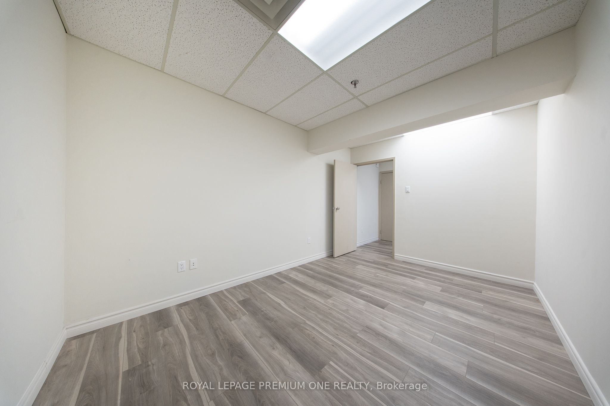65 Woodstream Blvd Property Photo 7