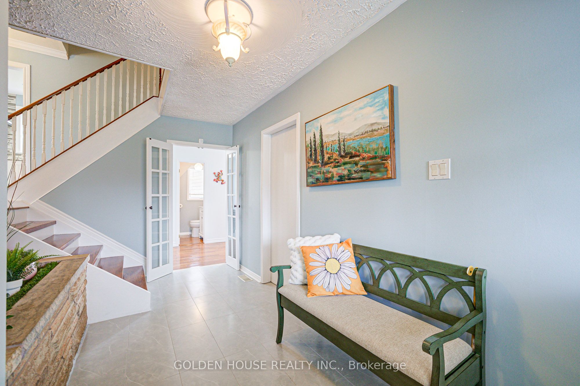 53 West Park Heights Property Photo 4