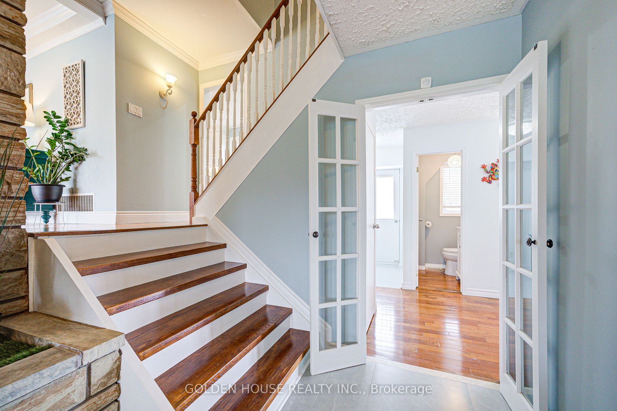 53 West Park Heights Property Photo 5