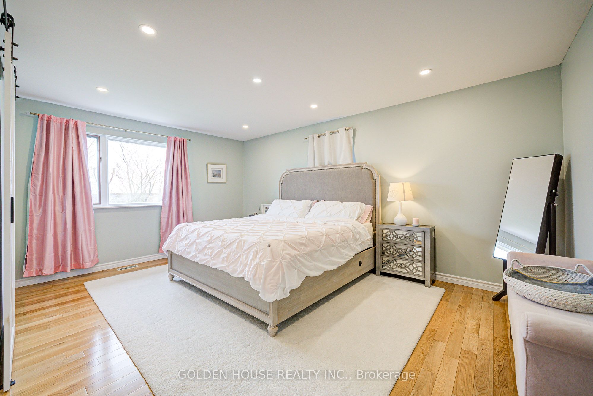 53 West Park Heights Property Photo 25
