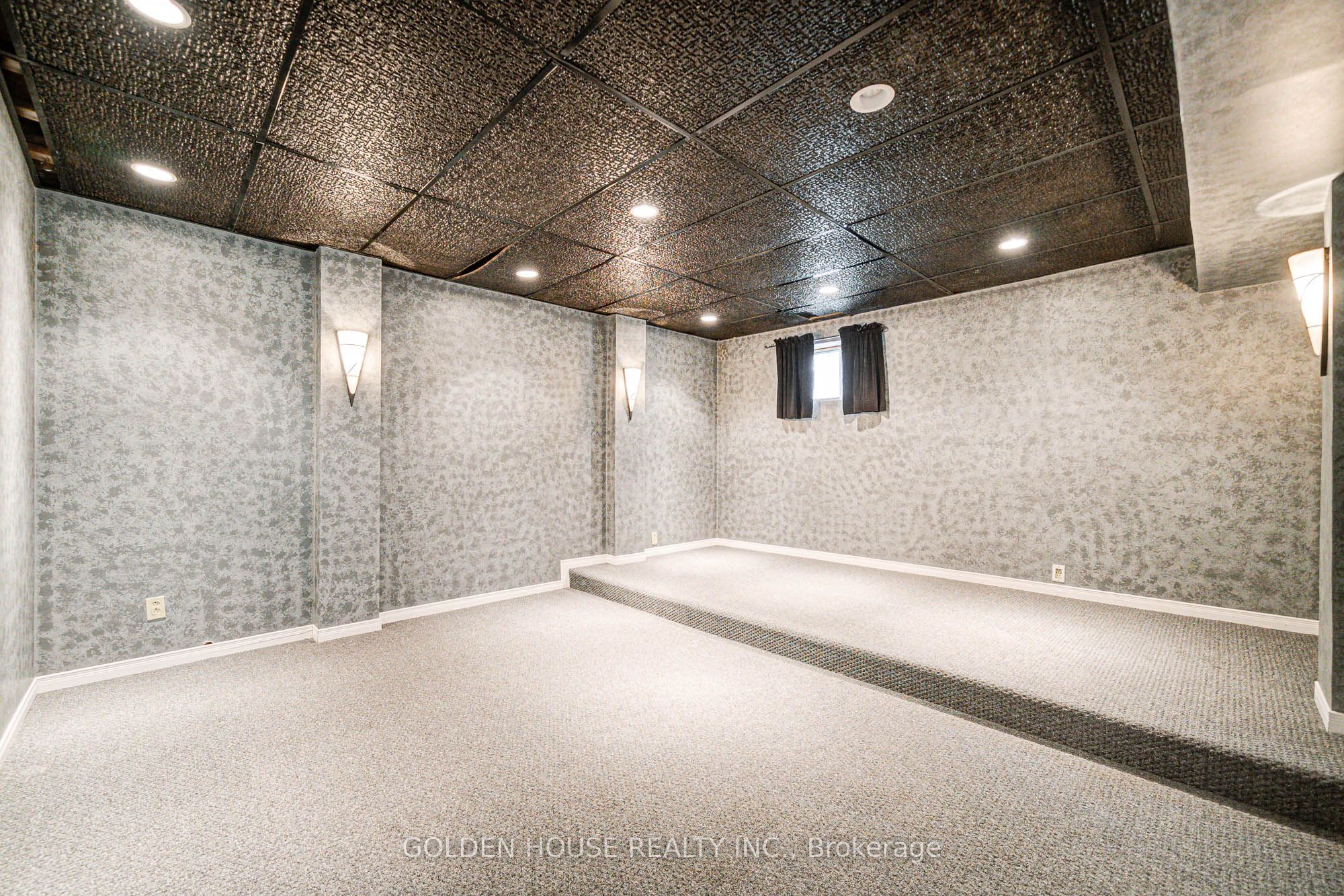 53 West Park Heights Property Photo 31