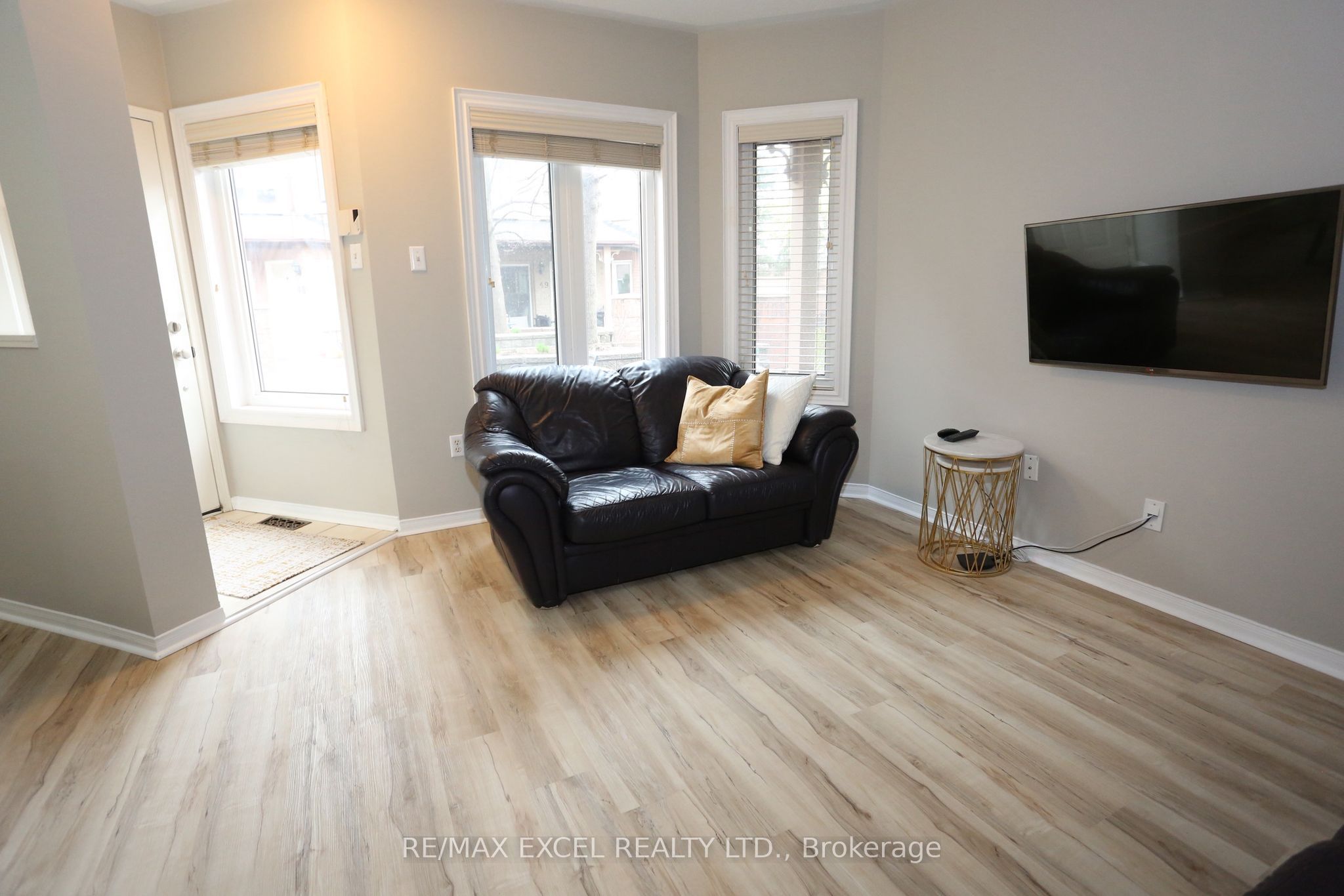 735 New Westminster Drive 37 Property Photo 8