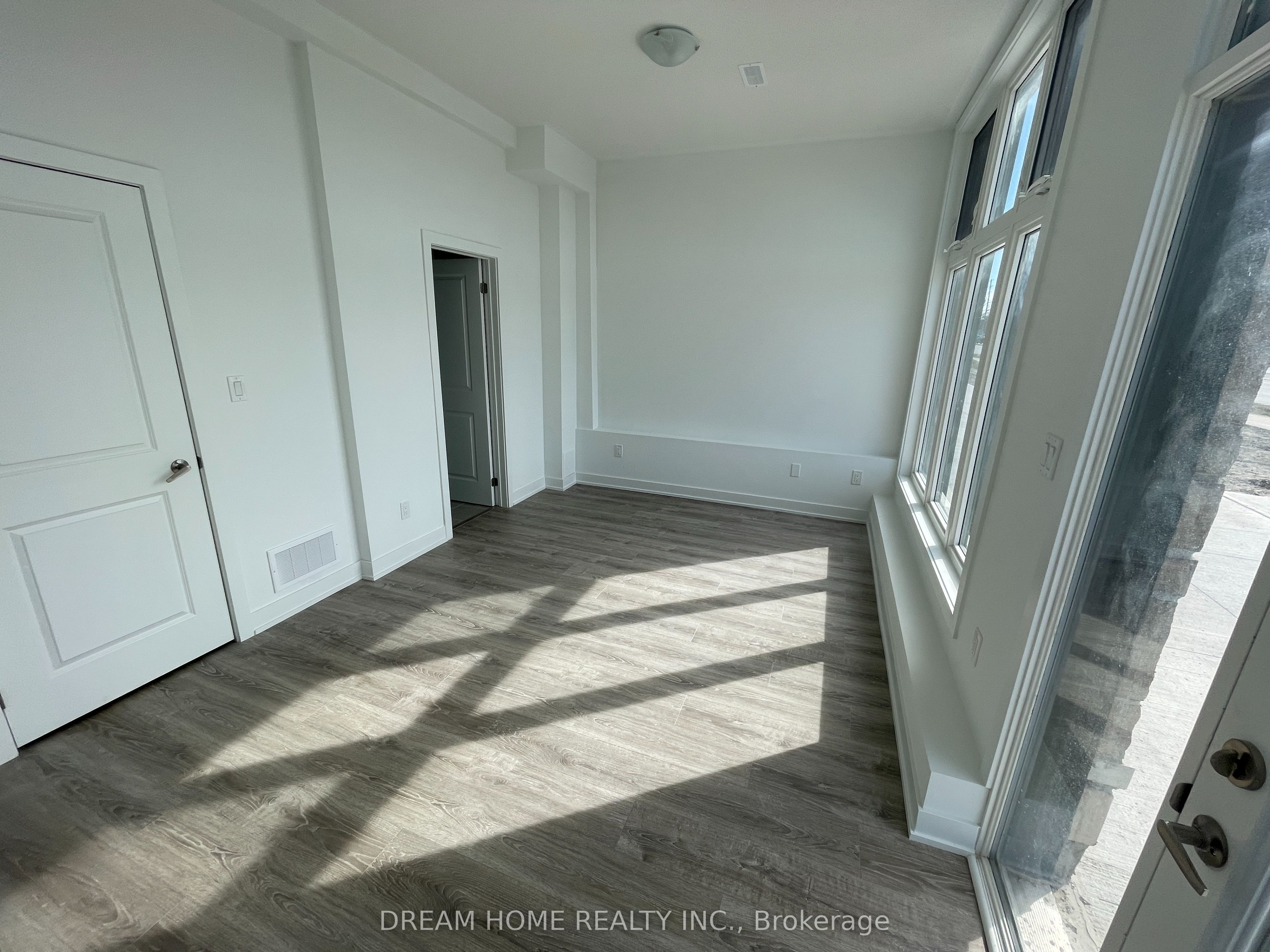 5494 Main Street Property Photo 6