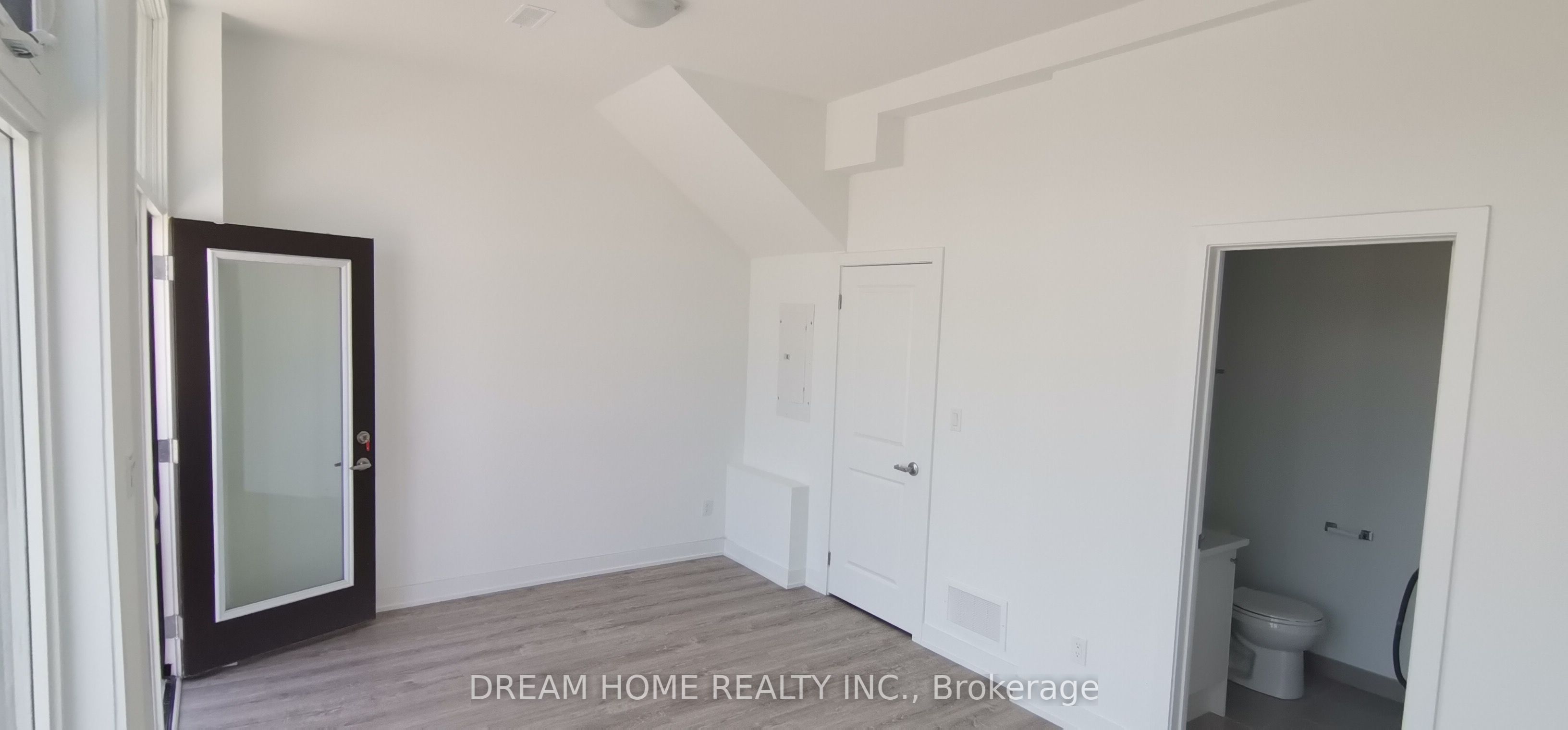 5494 Main Street Property Photo 9