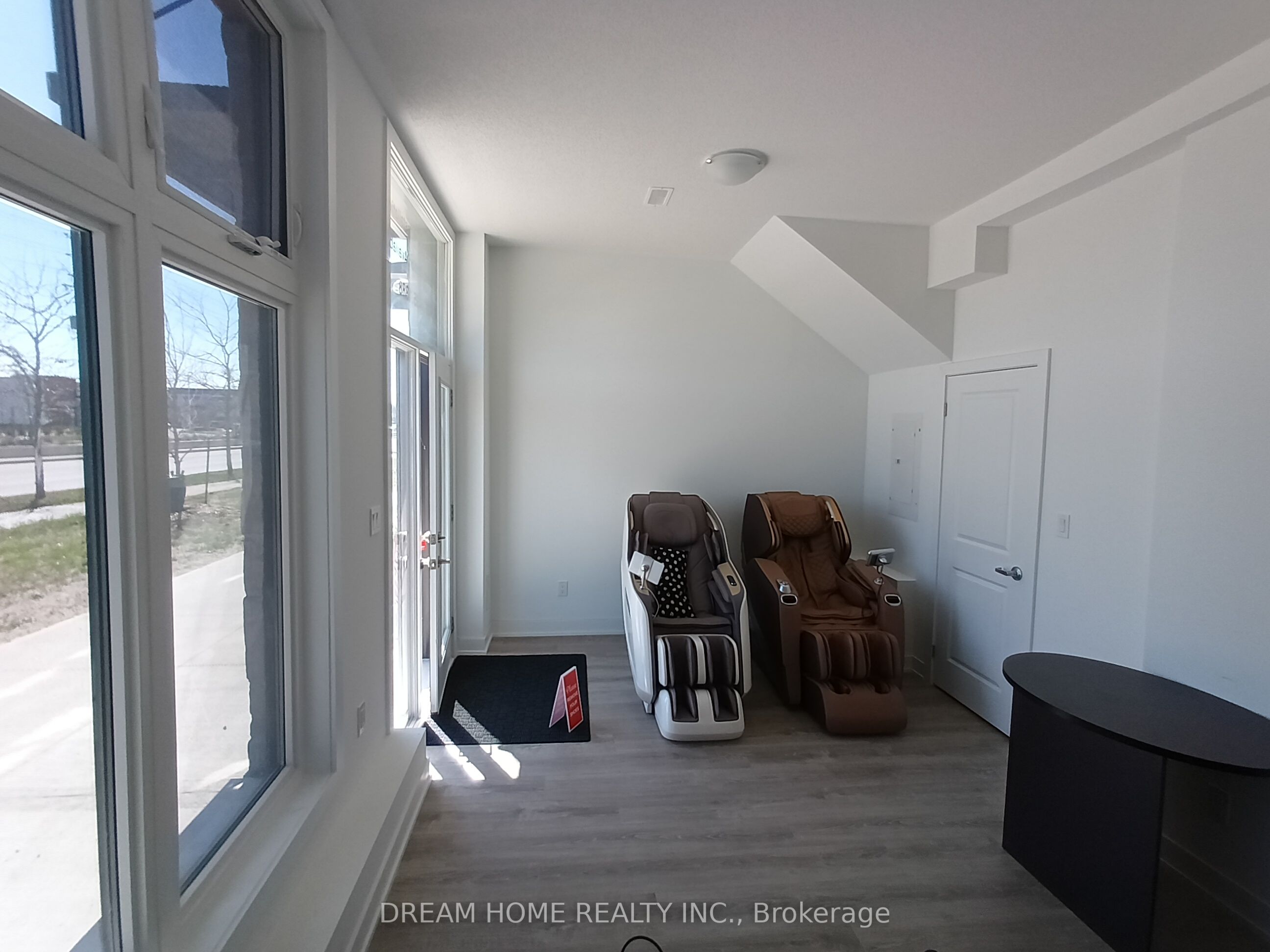 5494 Main Street Property Photo 11