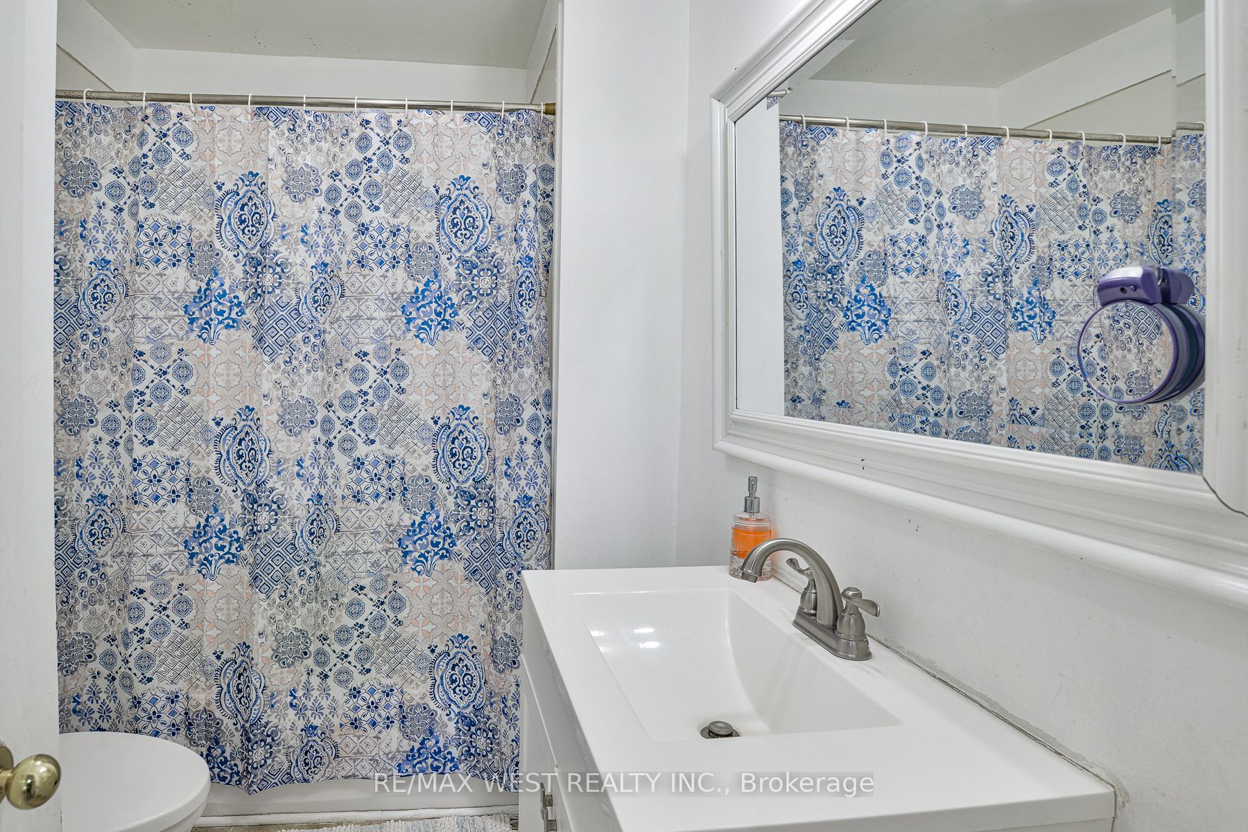 8855 Webster Road Property Photo 6