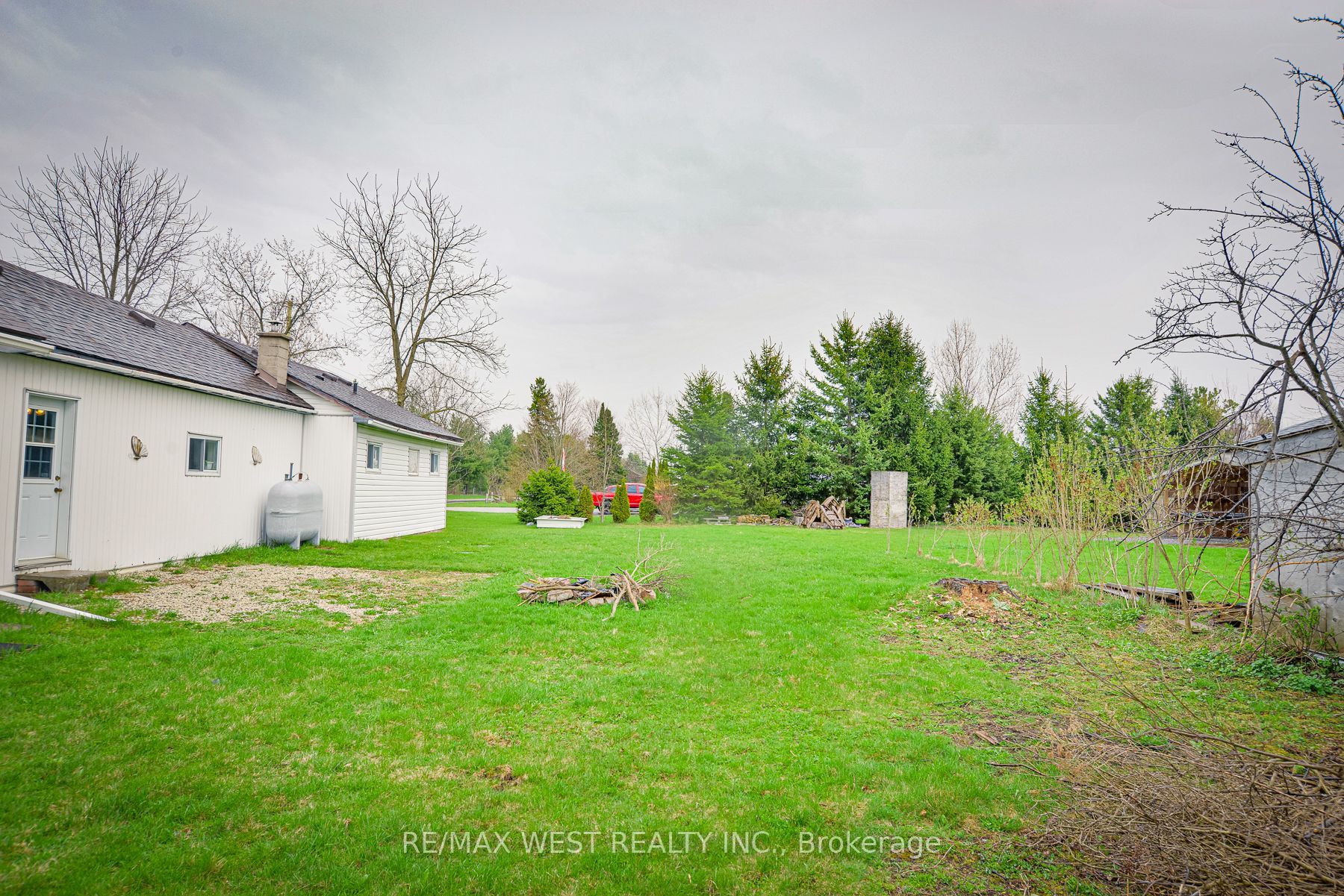 8855 Webster Road Property Photo 7