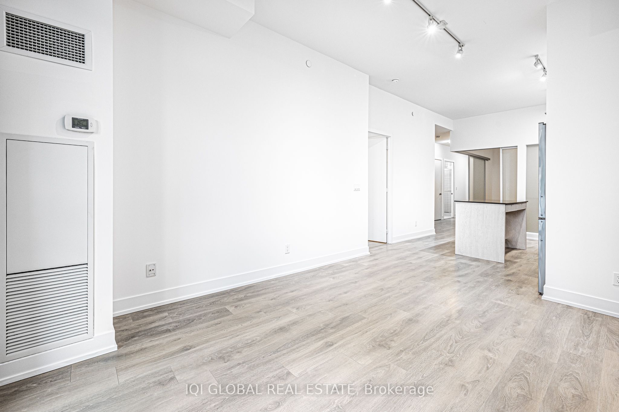 #301 - 9471 Yonge Street Property Photo 10