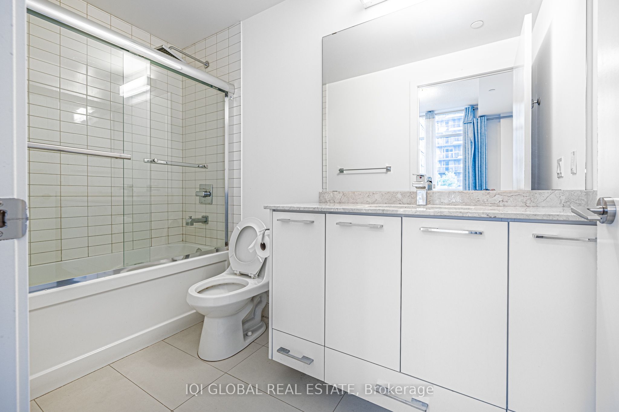 #301 - 9471 Yonge Street Property Photo 15