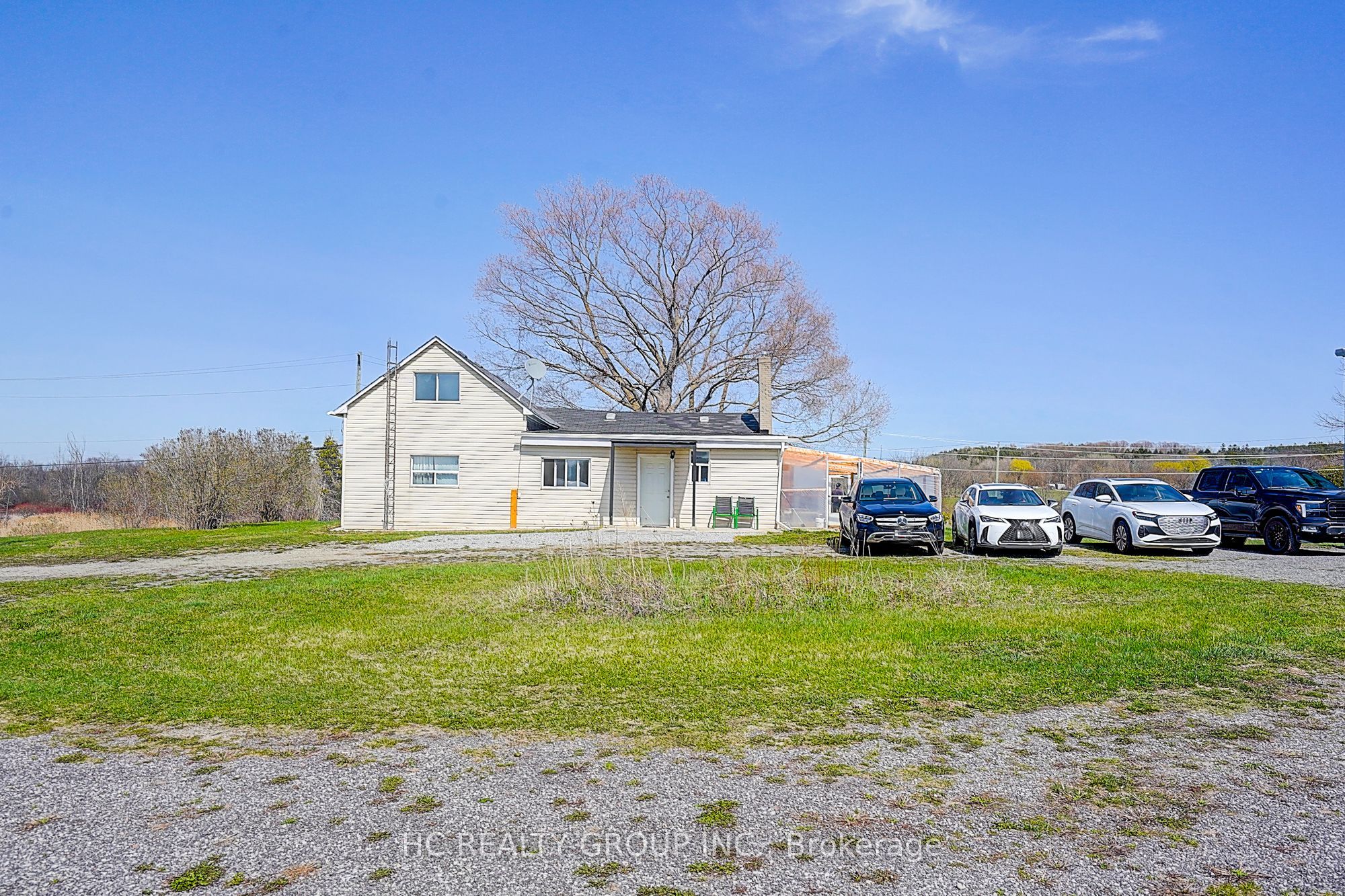 22334 Woodbine Ave Property Photo 9