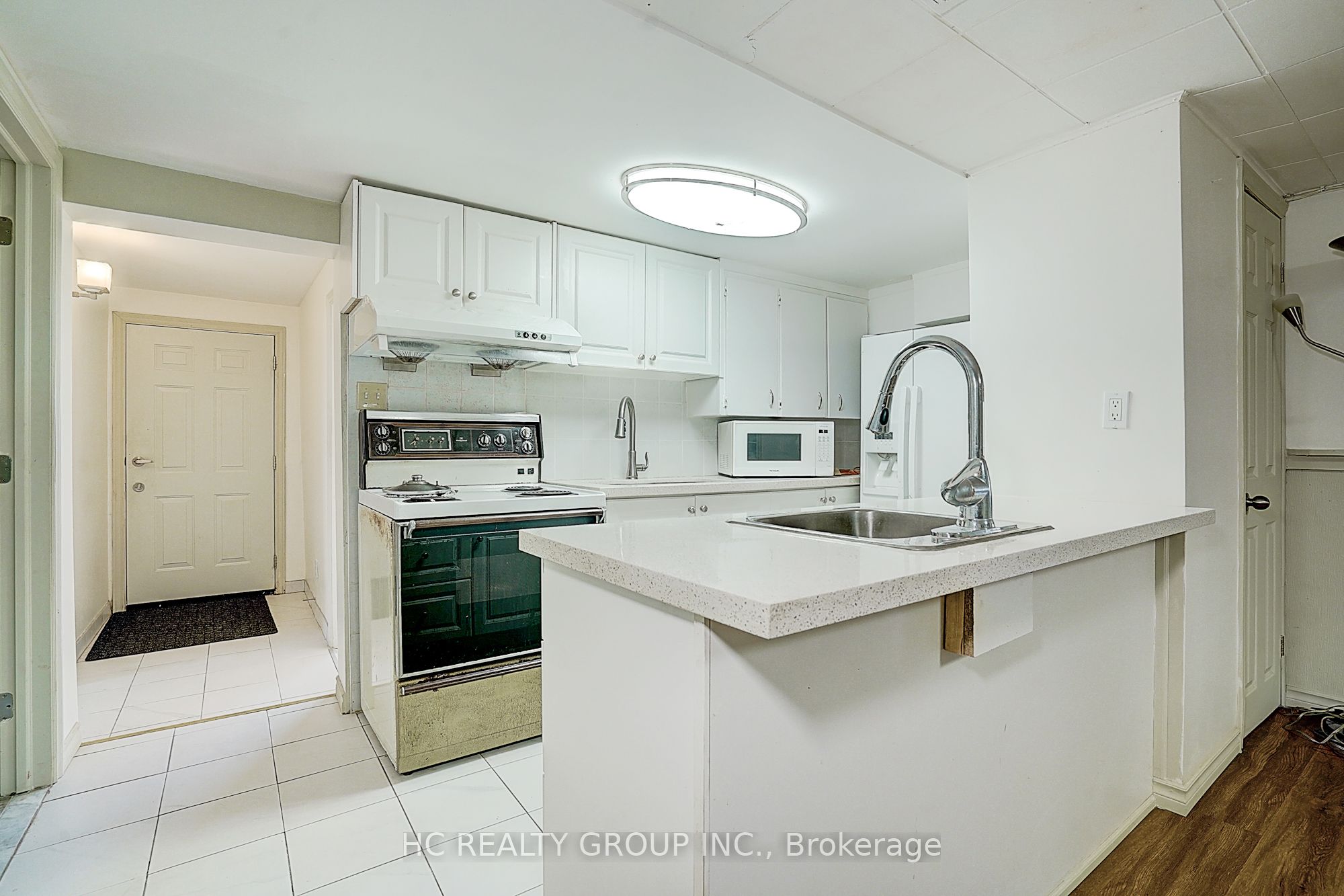 22334 Woodbine Ave Property Photo 12