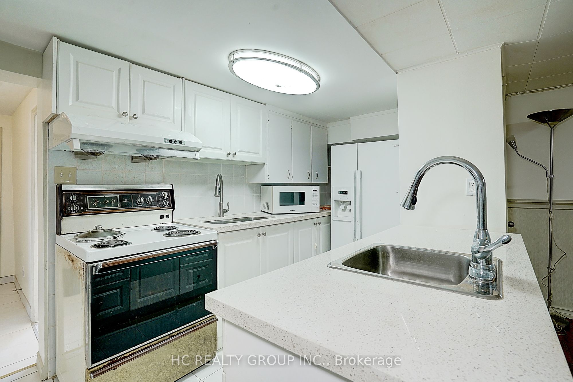 22334 Woodbine Ave Property Photo 13