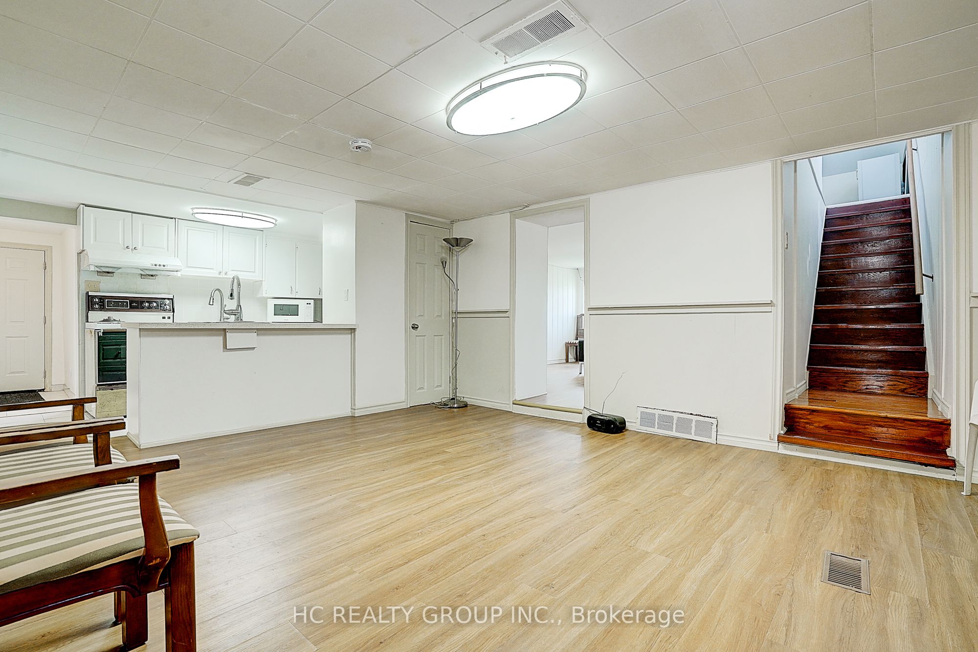 22334 Woodbine Ave Property Photo 16