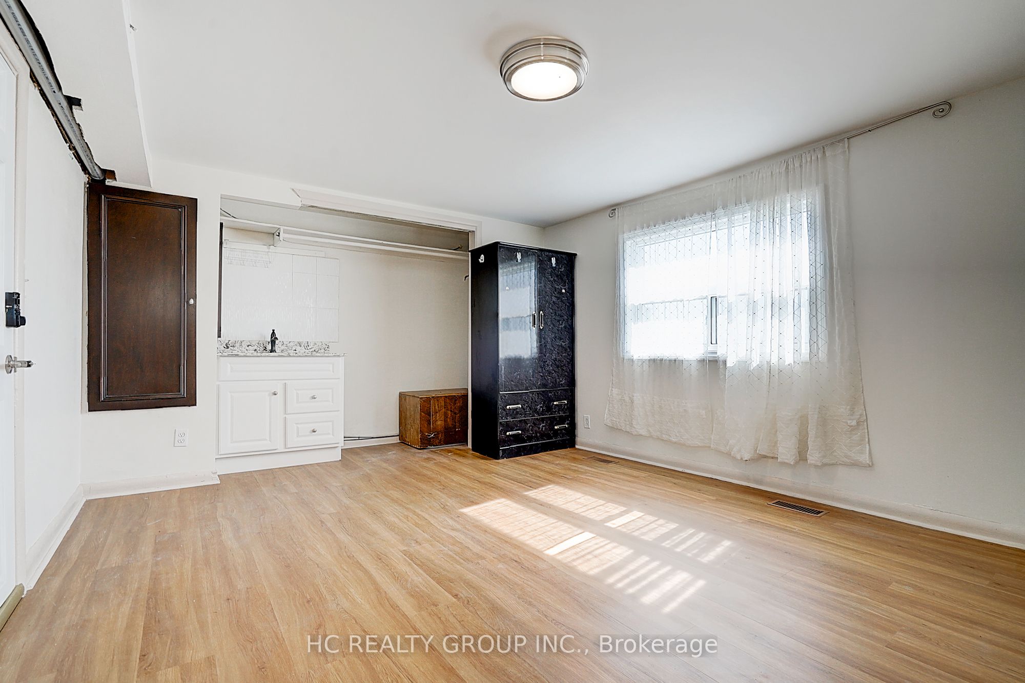 22334 Woodbine Ave Property Photo 18