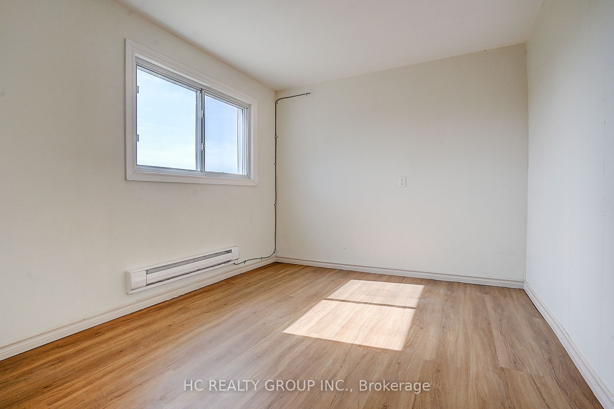 22334 Woodbine Ave Property Photo 21
