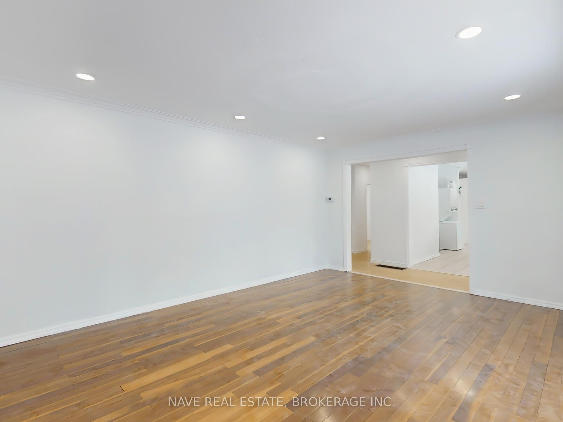 20015 Bathurst Street Property Photo 4