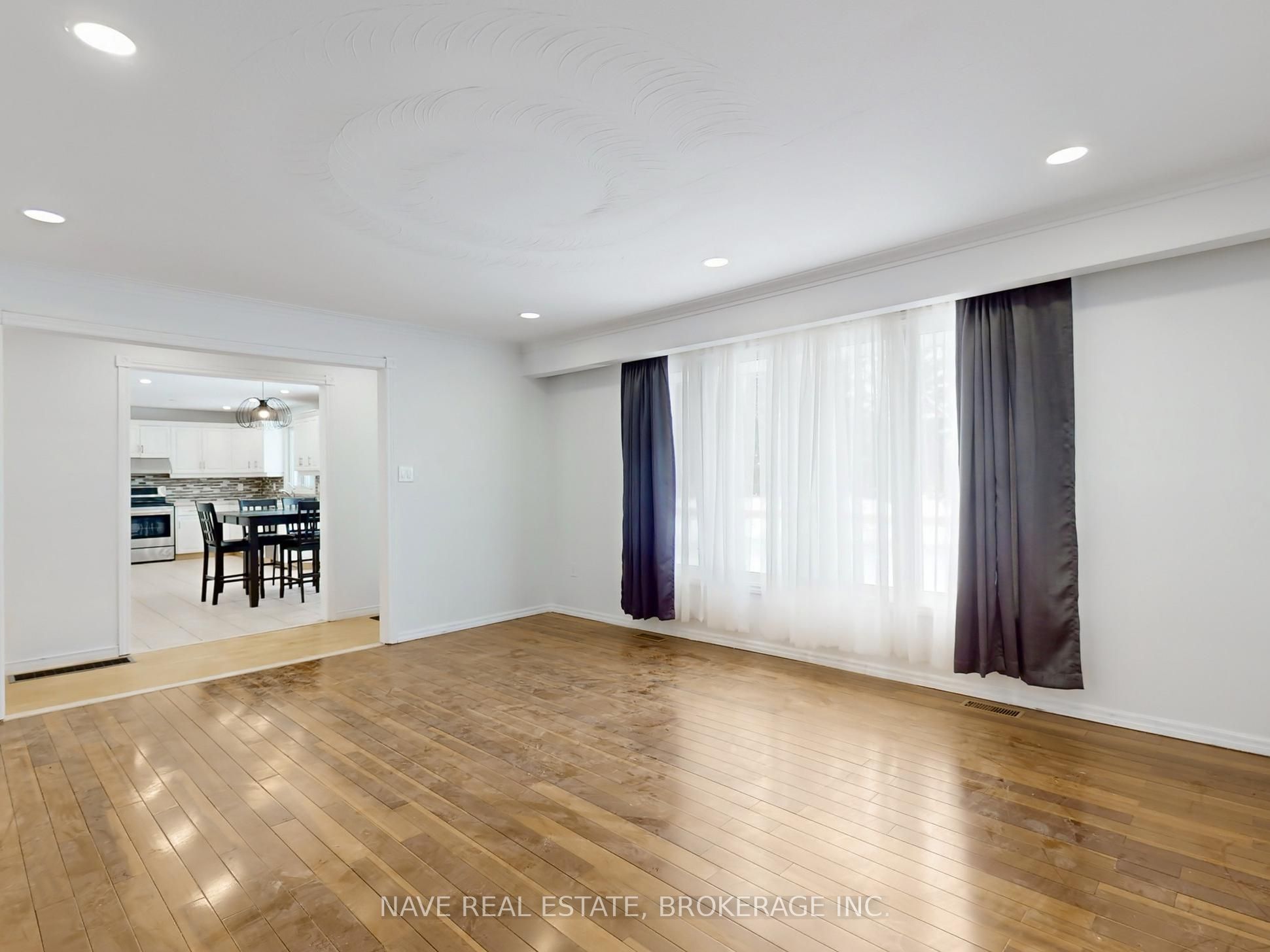 20015 Bathurst Street Property Photo 6
