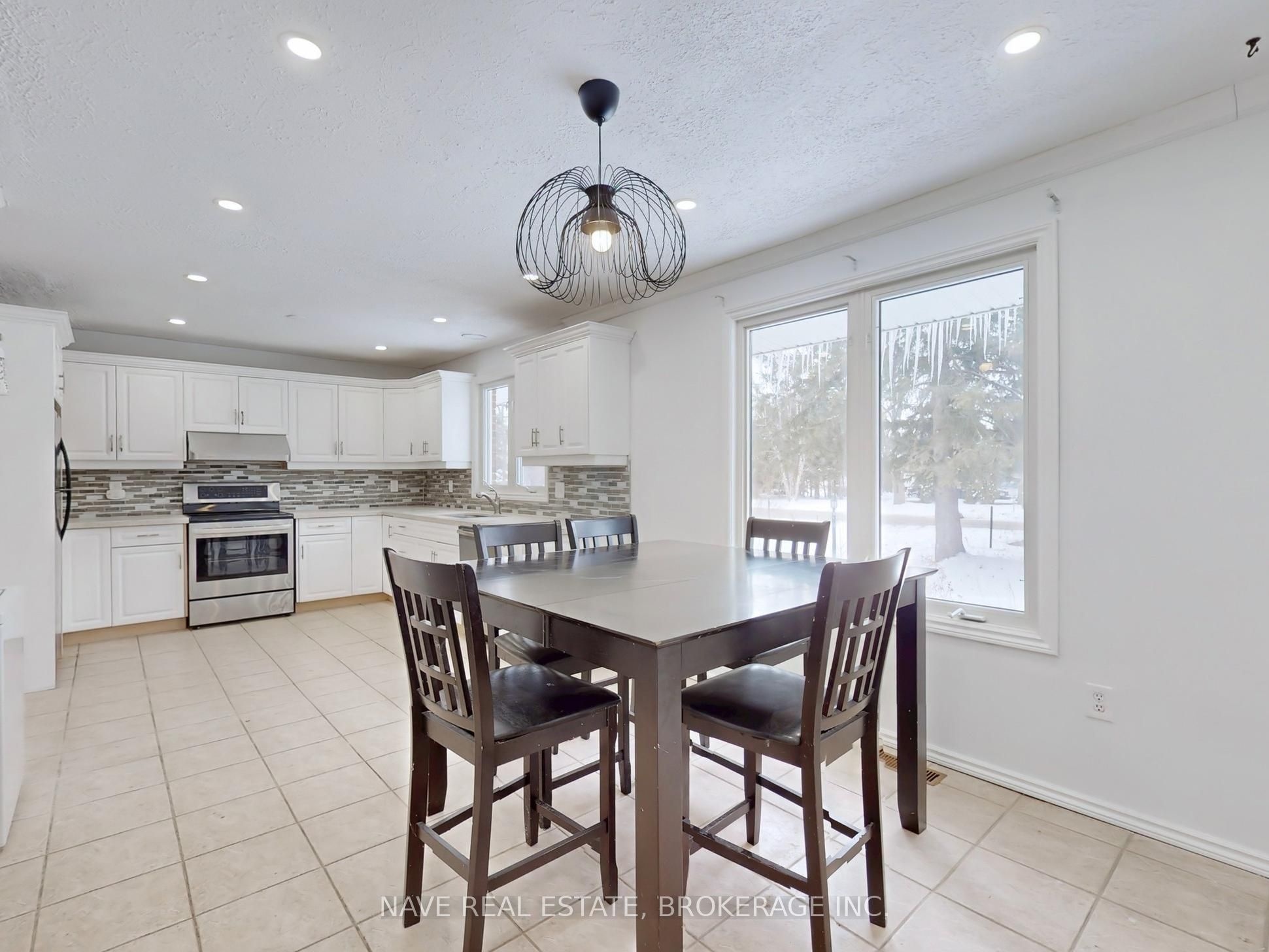 20015 Bathurst Street Property Photo 8